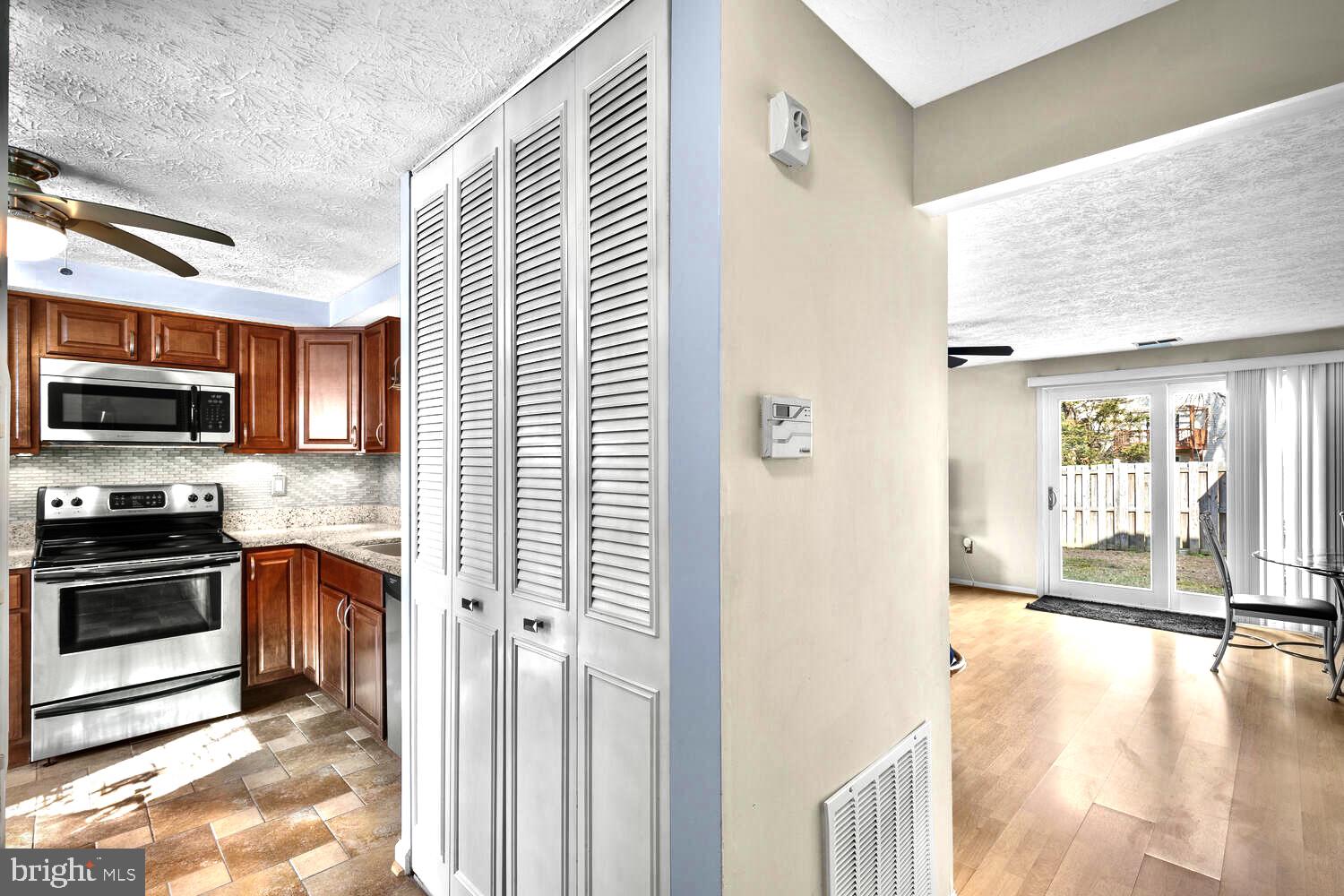 OAK POND TOWNHOU - Residential