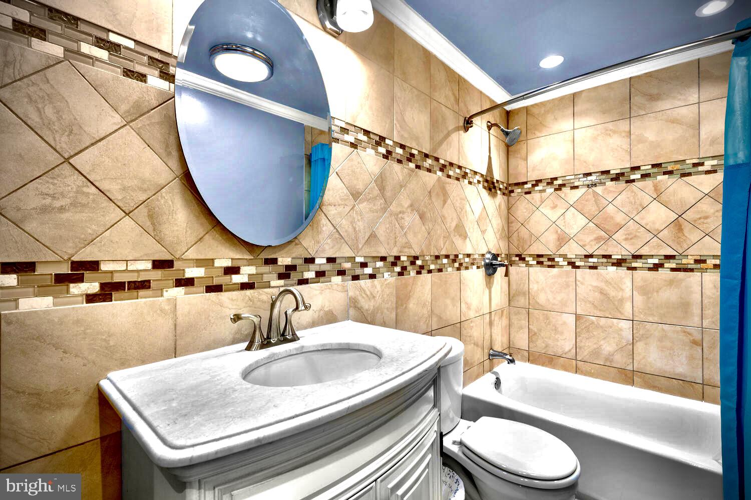 OAK POND TOWNHOU - Residential