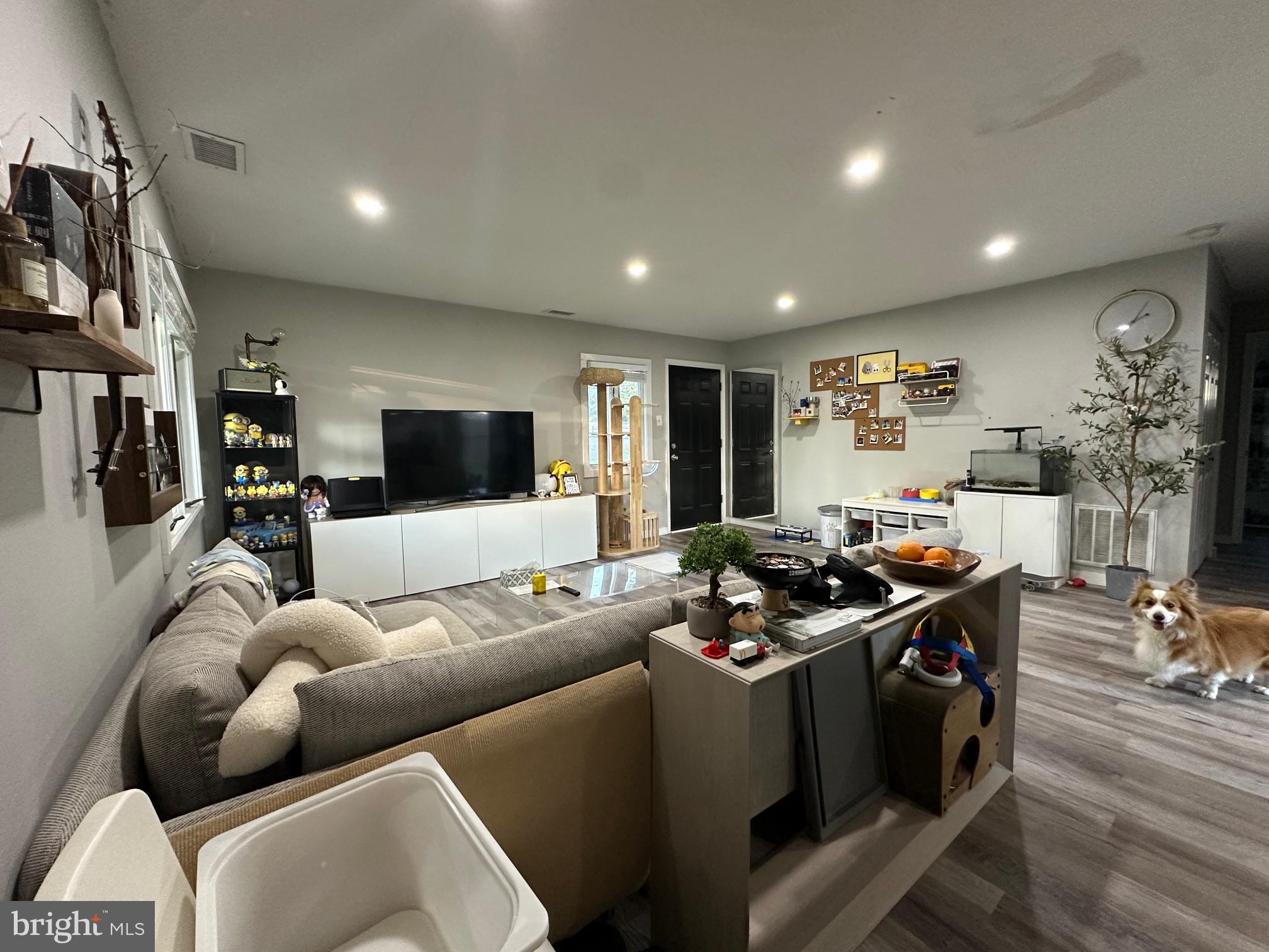 OAKTREE HOLLOW - Residential