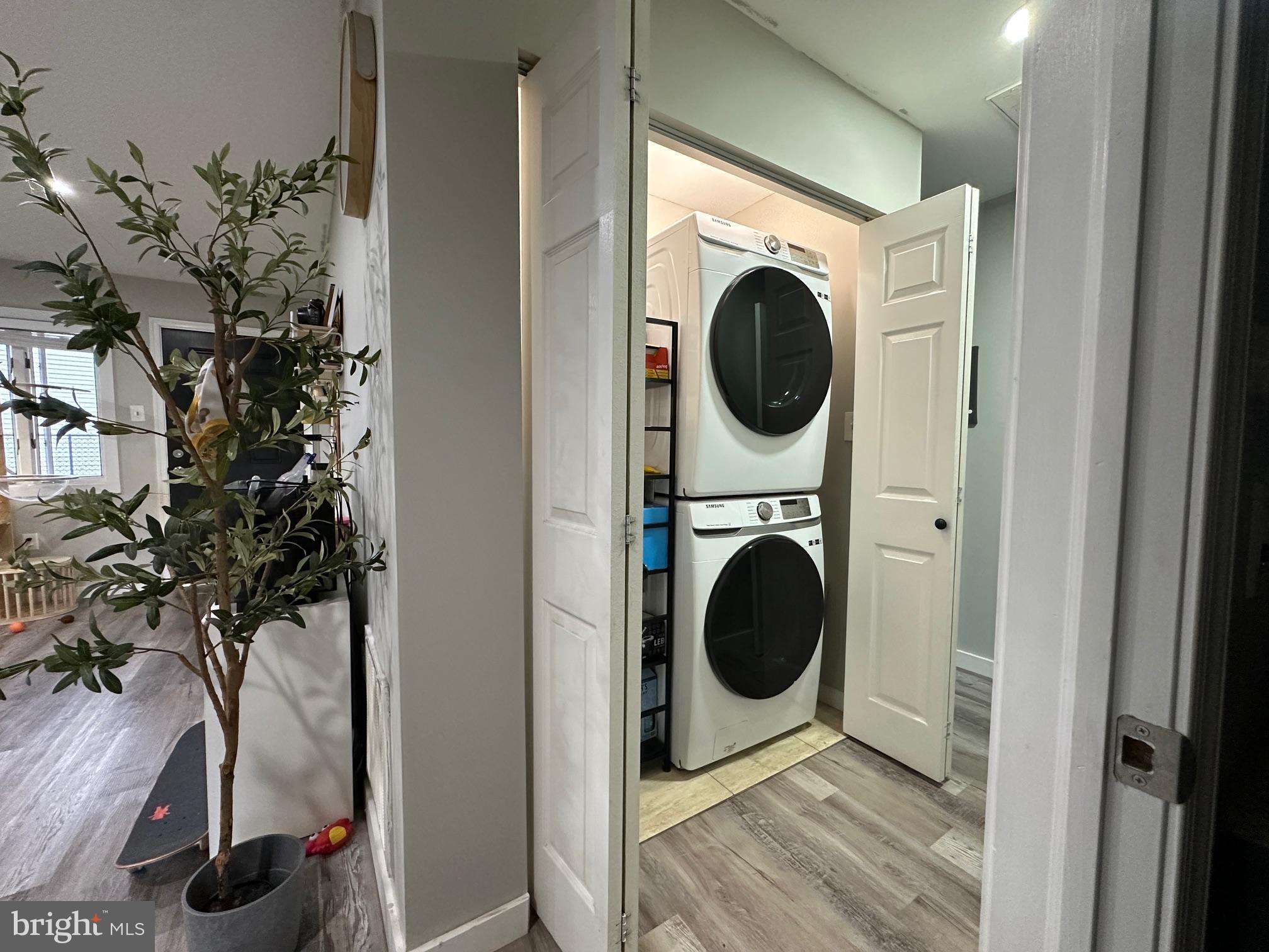 OAKTREE HOLLOW - Residential