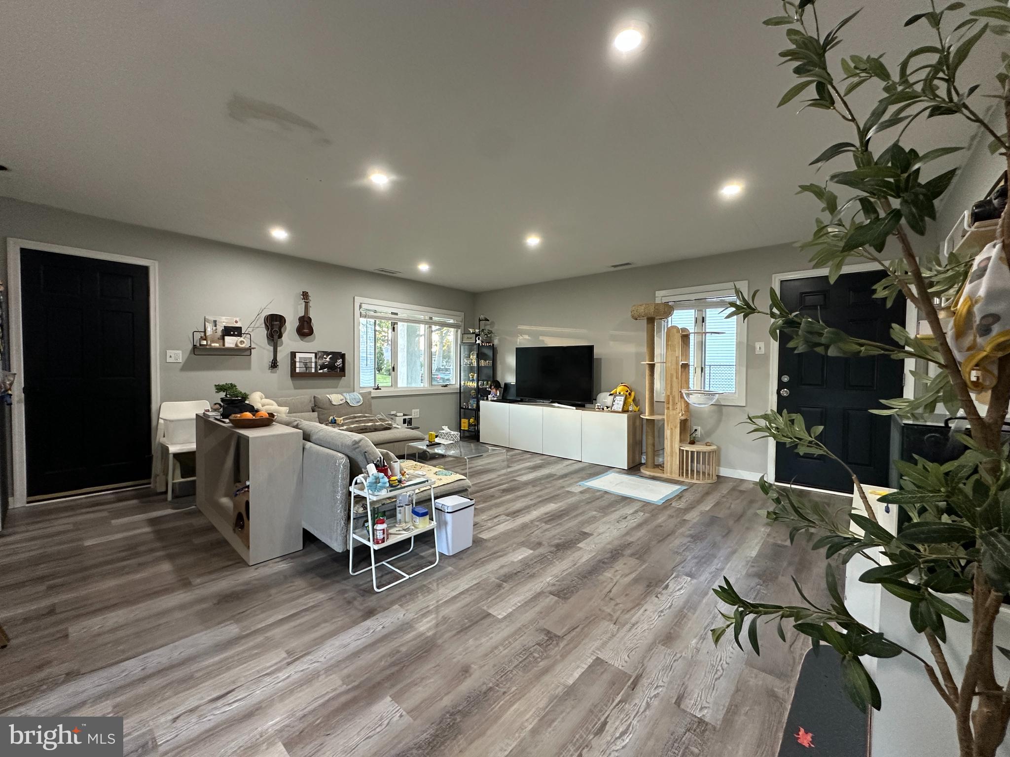 OAKTREE HOLLOW - Residential