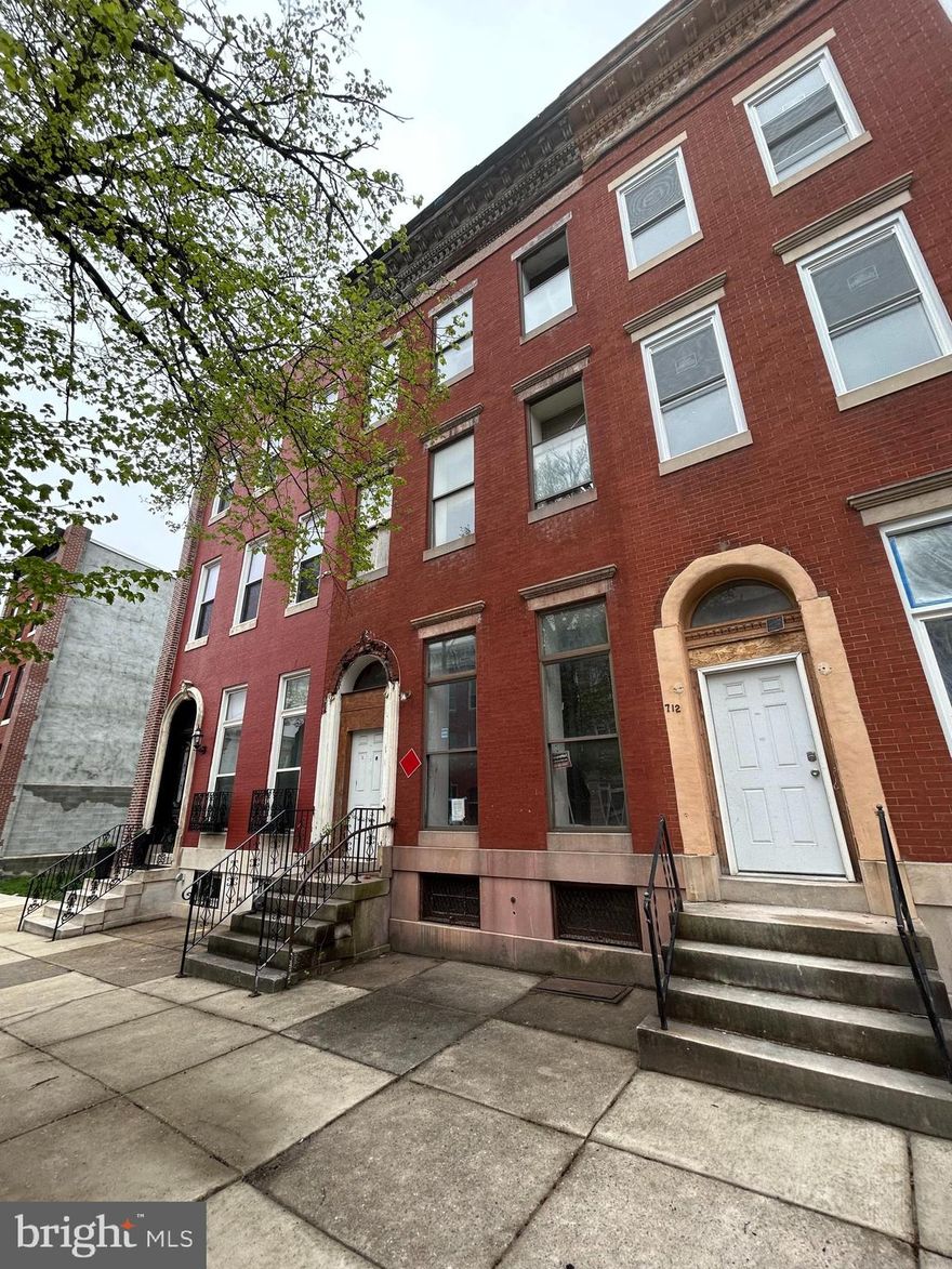 Attention Investors: Excellent rehab opportunity for large shell with recent comp of $430,000 on the block at 715 N Carrollton.  Create your own vision for this large property where you can easily have up to 5BRs and 3+BAs.  Come check it out.
