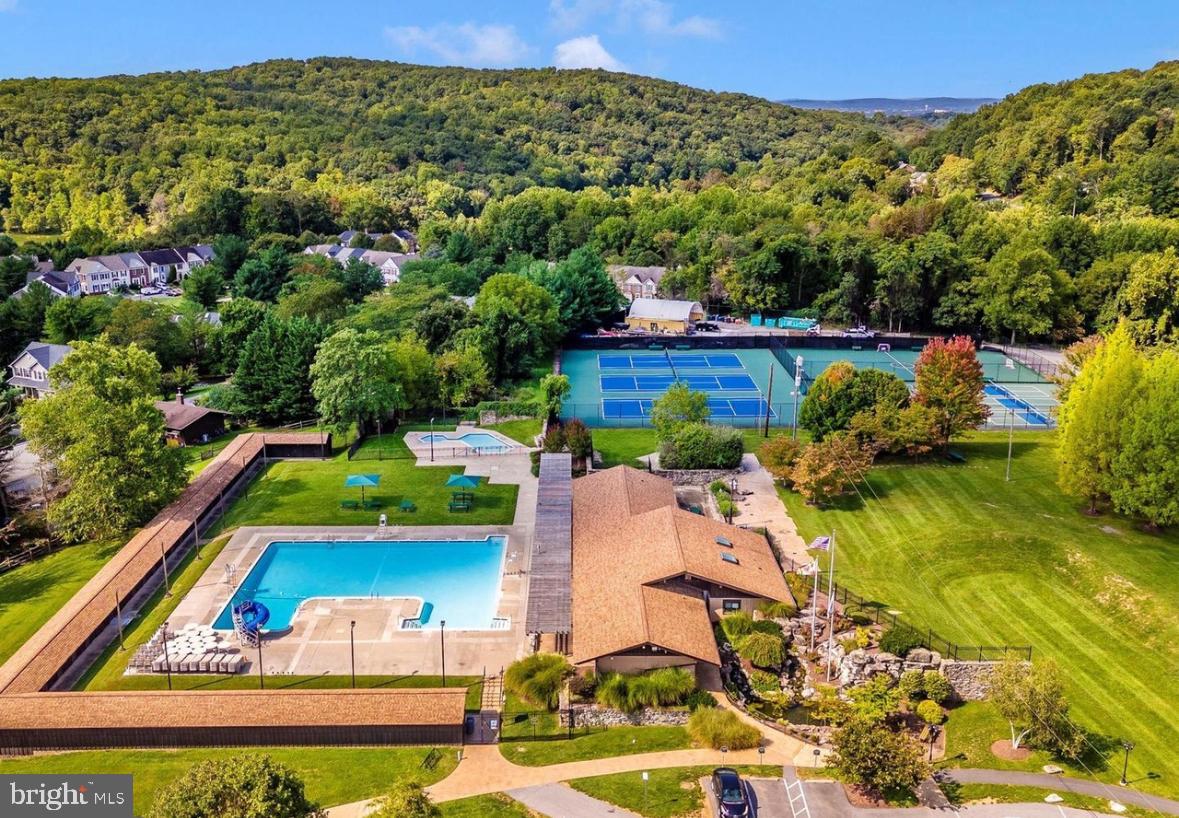 MEADOWLANDS - Residential Lease