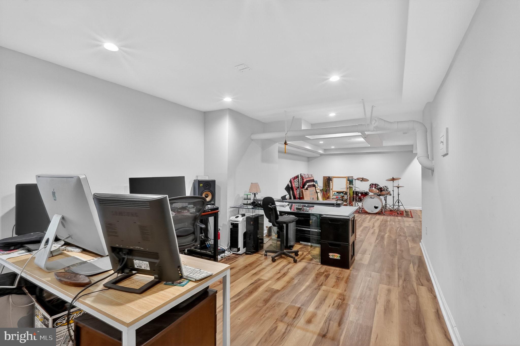 MEADOWLANDS - Residential Lease