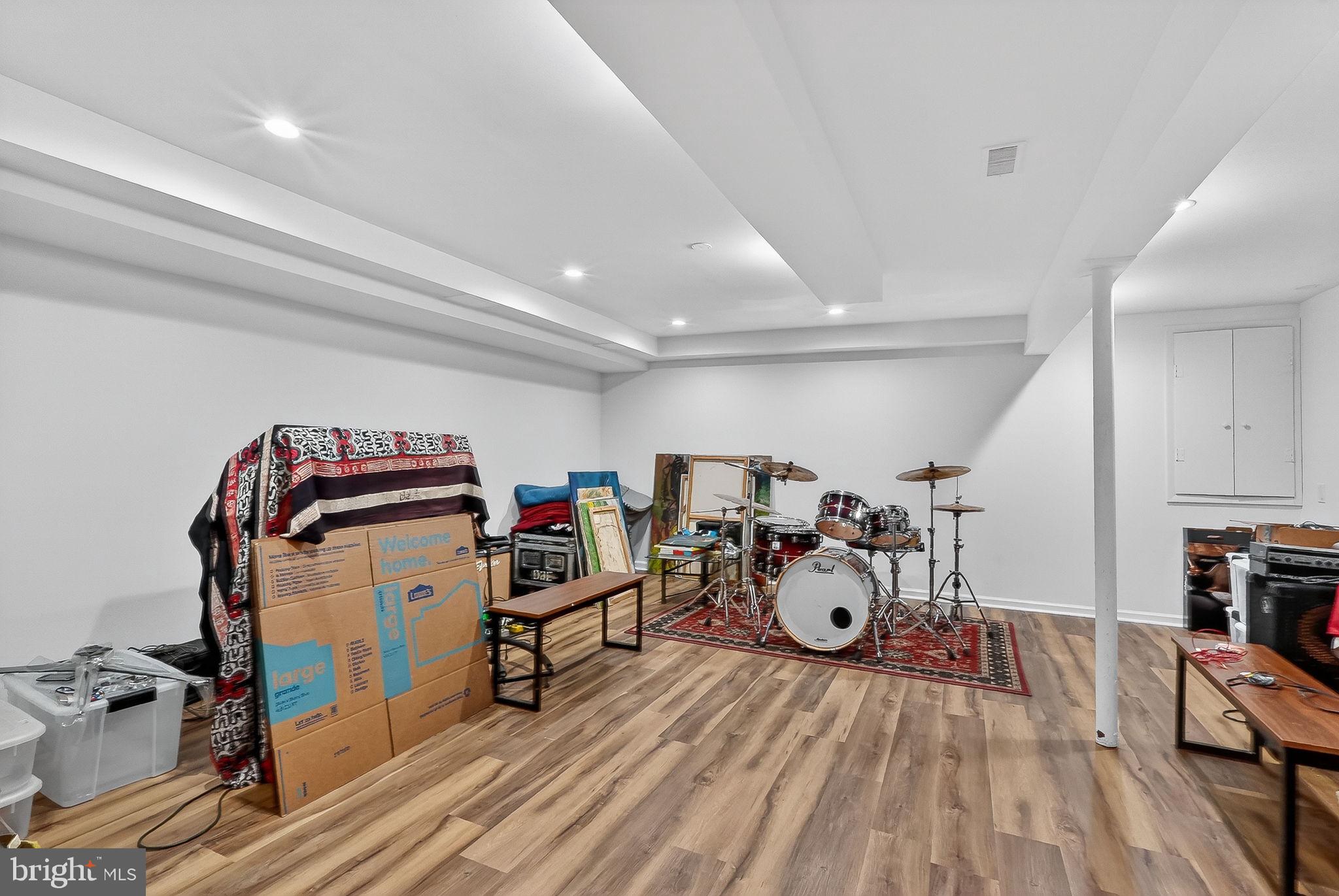 MEADOWLANDS - Residential Lease