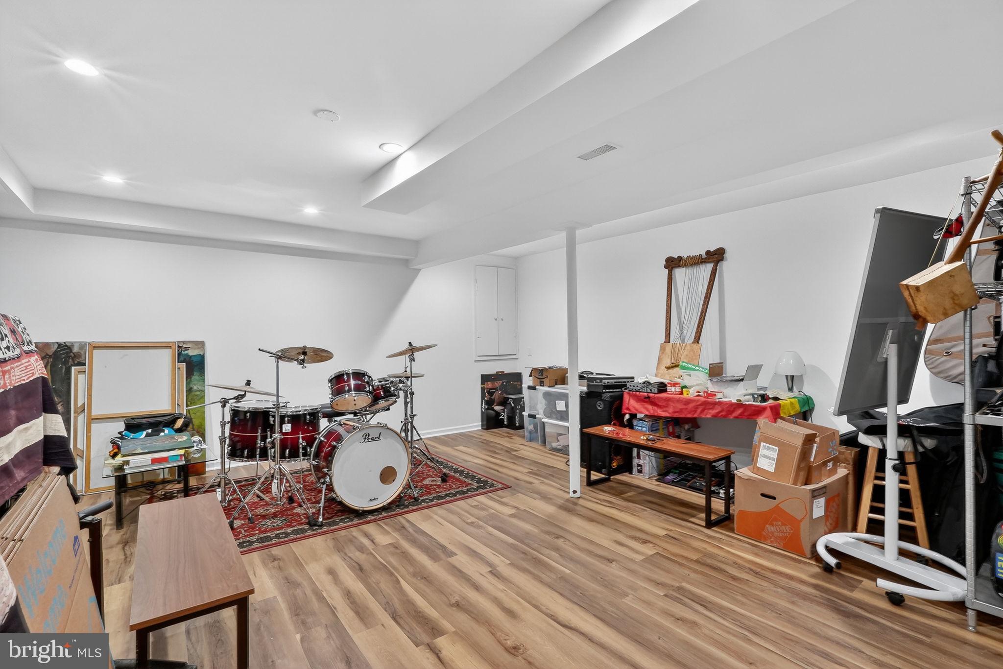 MEADOWLANDS - Residential Lease