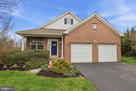 Homes For Sale - 10 Tupelo Lane<br/> LANGHORNE, PA 19047