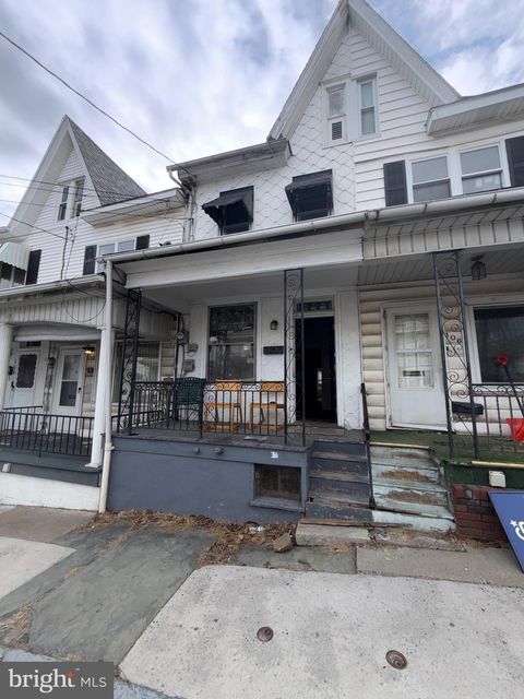 Townhouse For Sale - 104 N Poplar Street<br/> COAL TOWNSHIP, PA 17866