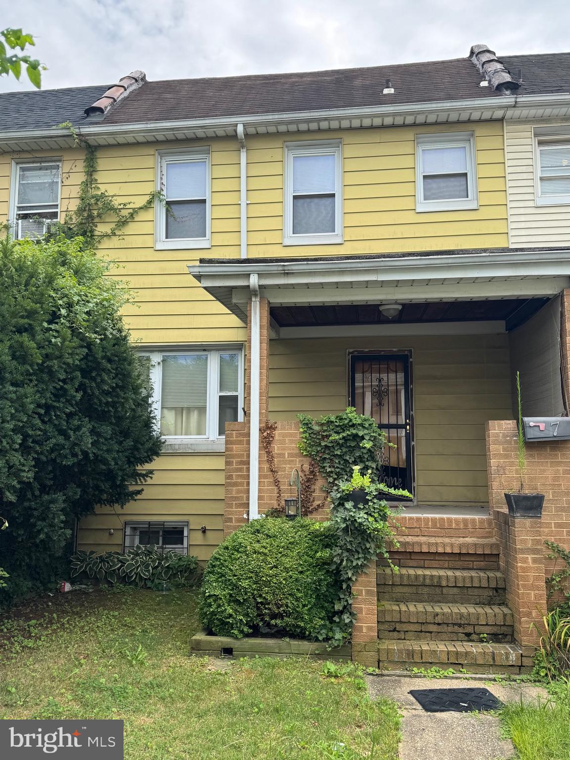 Excellent investment opportunity to make this house a home as a rental or fix and flip it to a first time home buyer who loves the area. Come see it today!