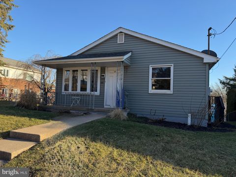 282 E BROADWAY RED LION PA 17356