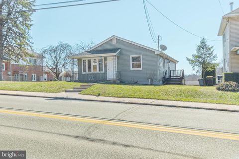 282 E BROADWAY RED LION PA 17356