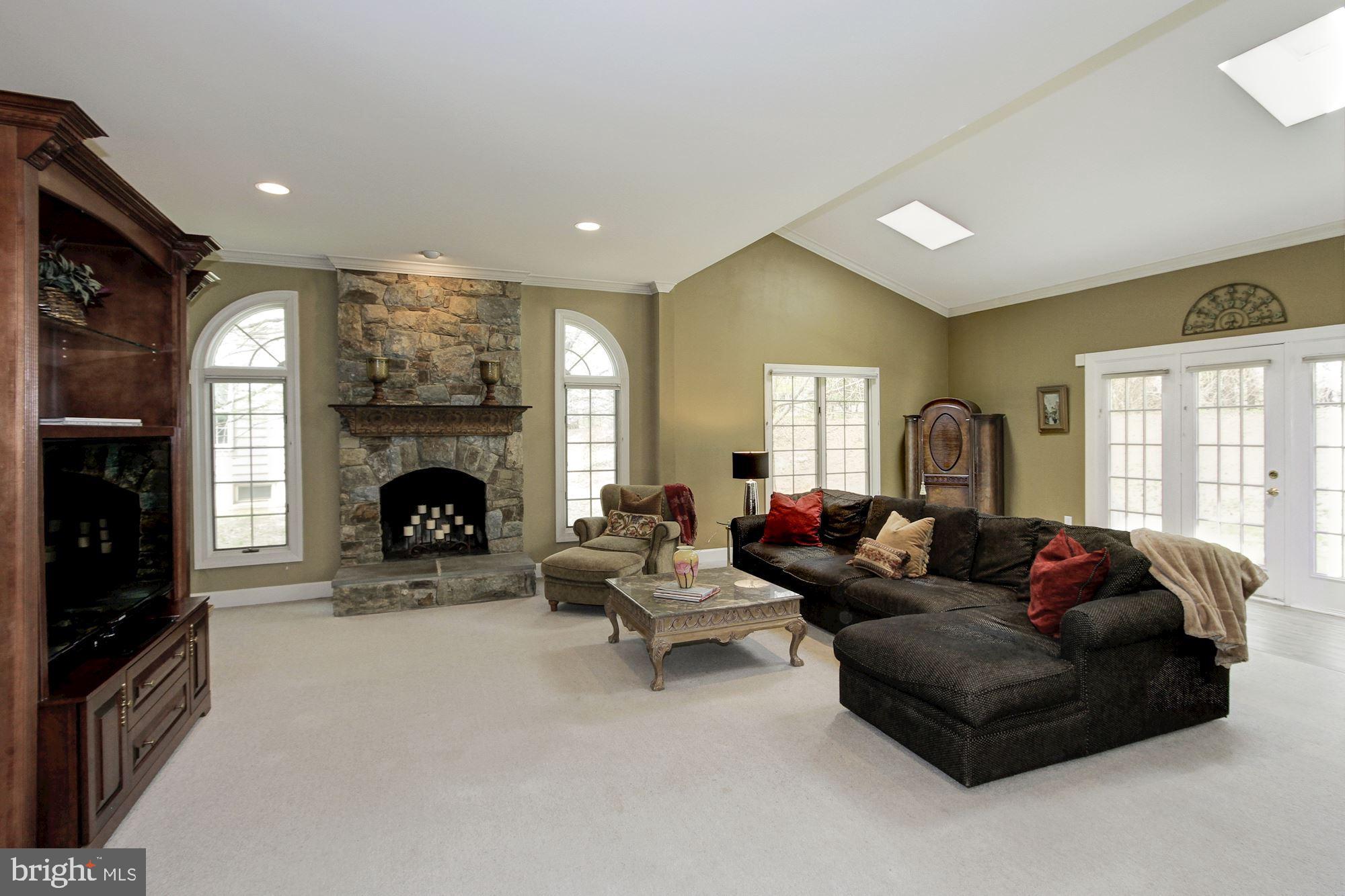 ROSE HILL FALLS - Residential