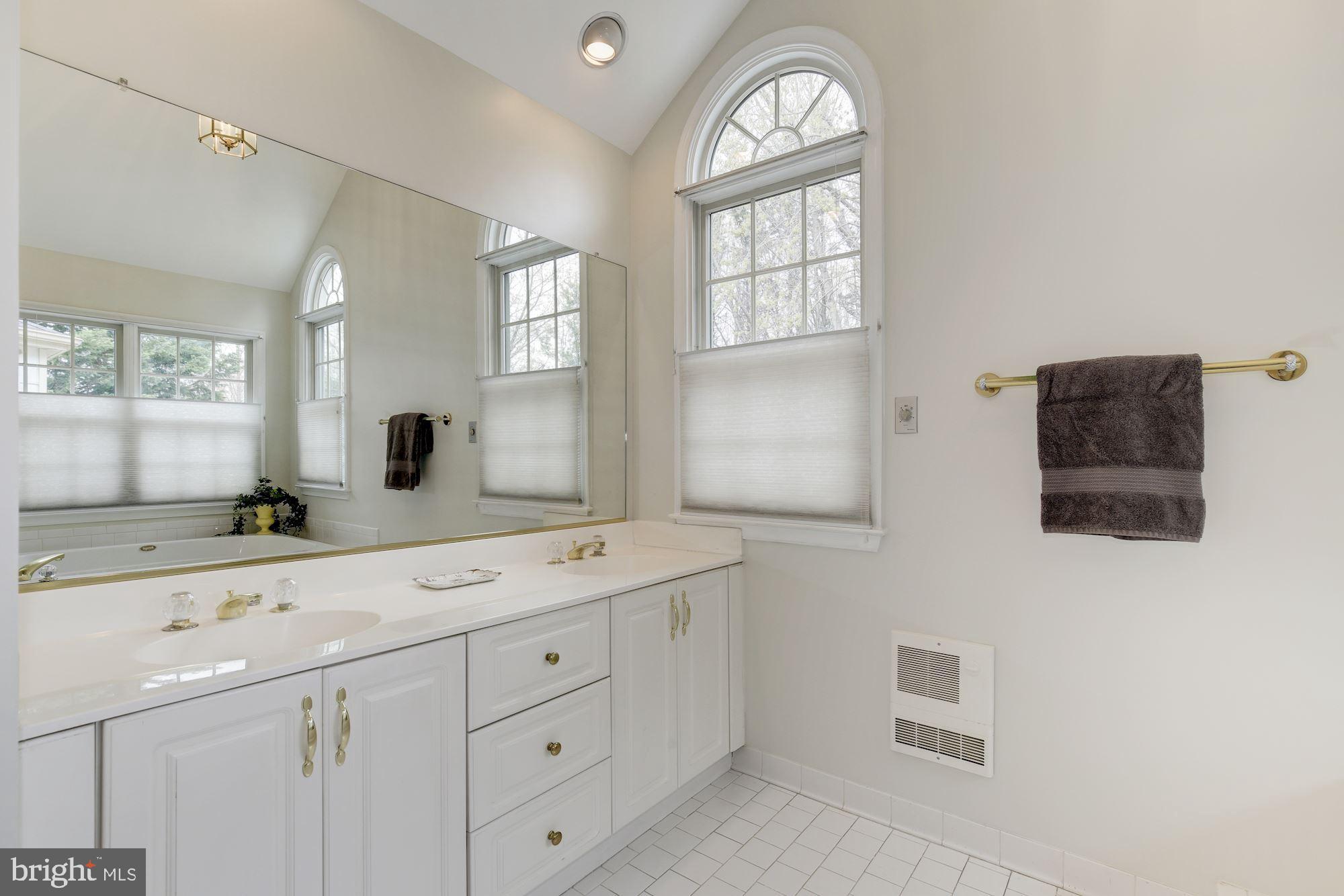 ROSE HILL FALLS - Residential