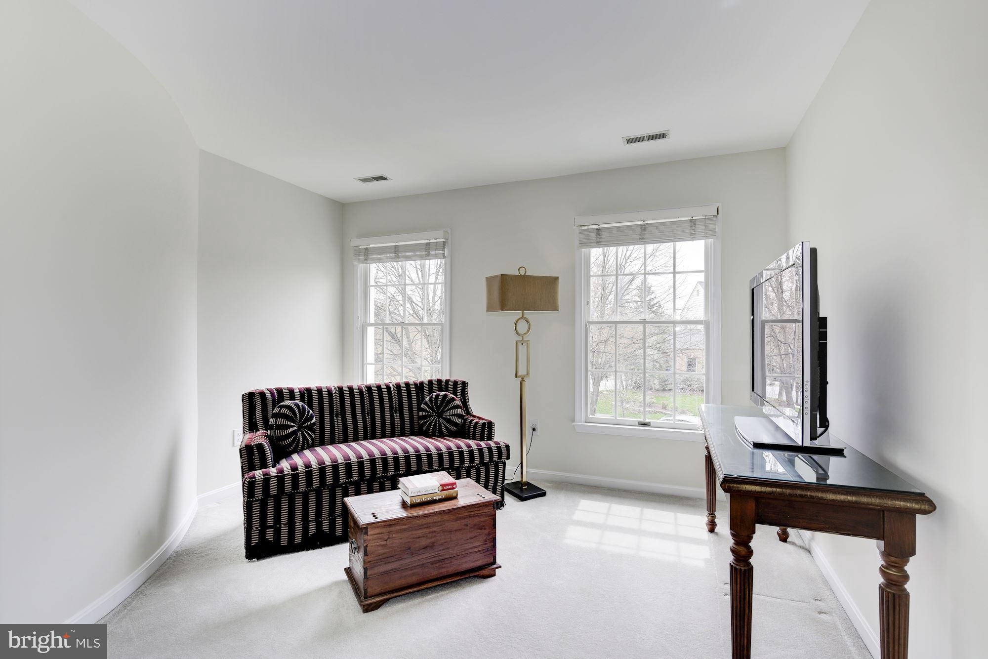 ROSE HILL FALLS - Residential