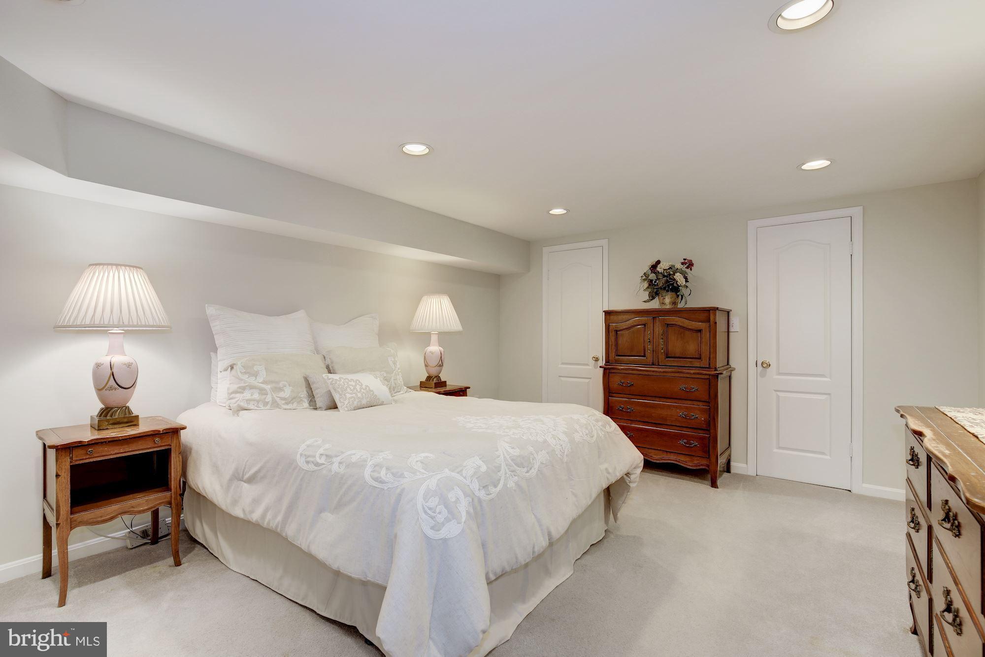 ROSE HILL FALLS - Residential