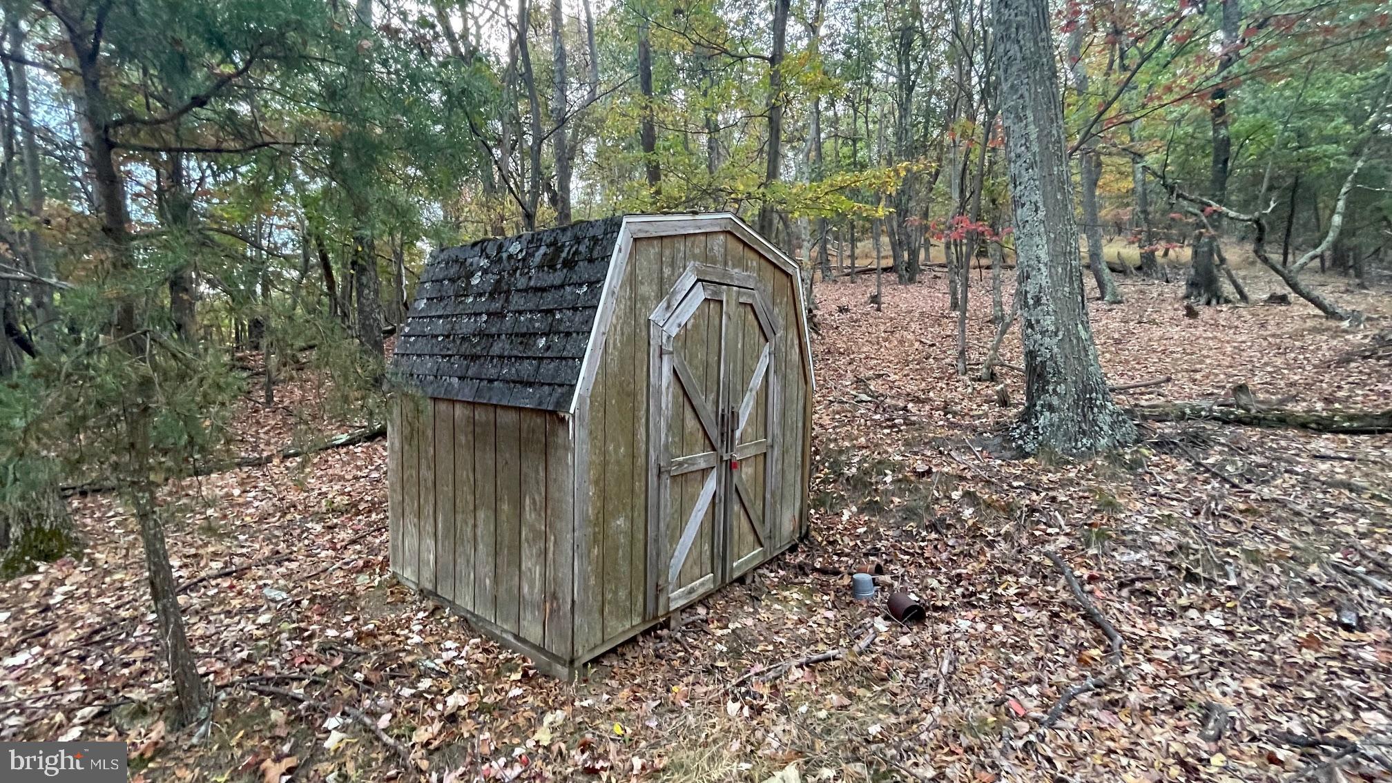 WHITETAIL MOUNTAIN - Land