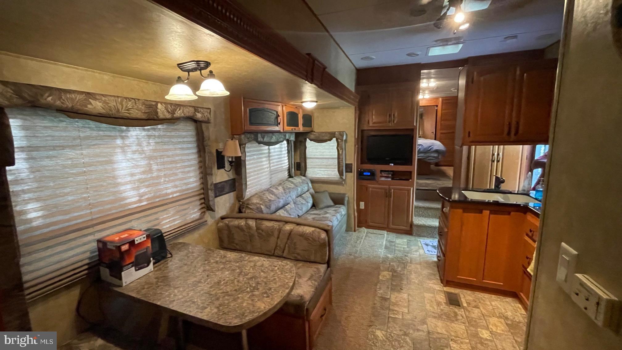 WHITETAIL MOUNTAIN - Land