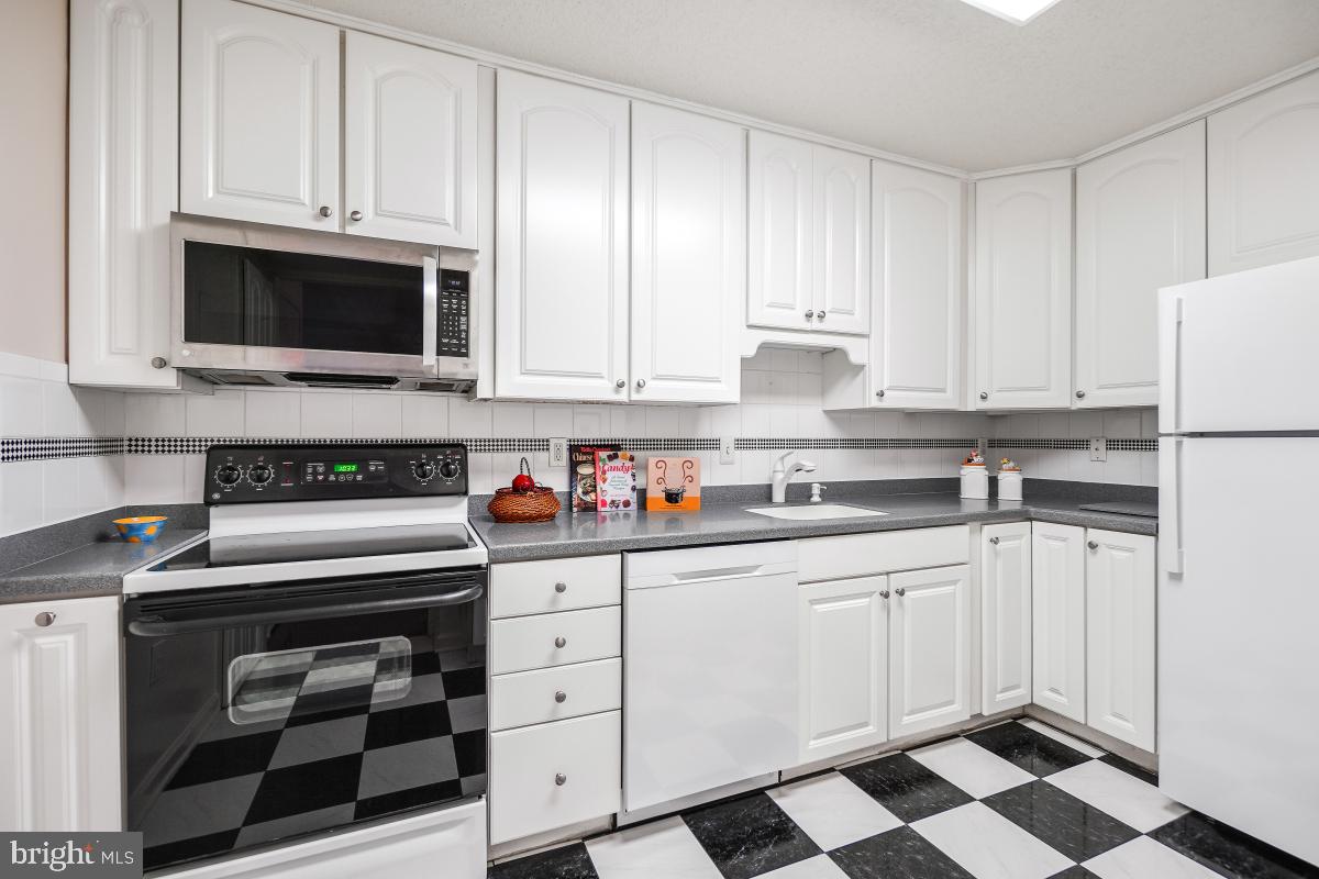 FAIRWAYS NORTH - Residential