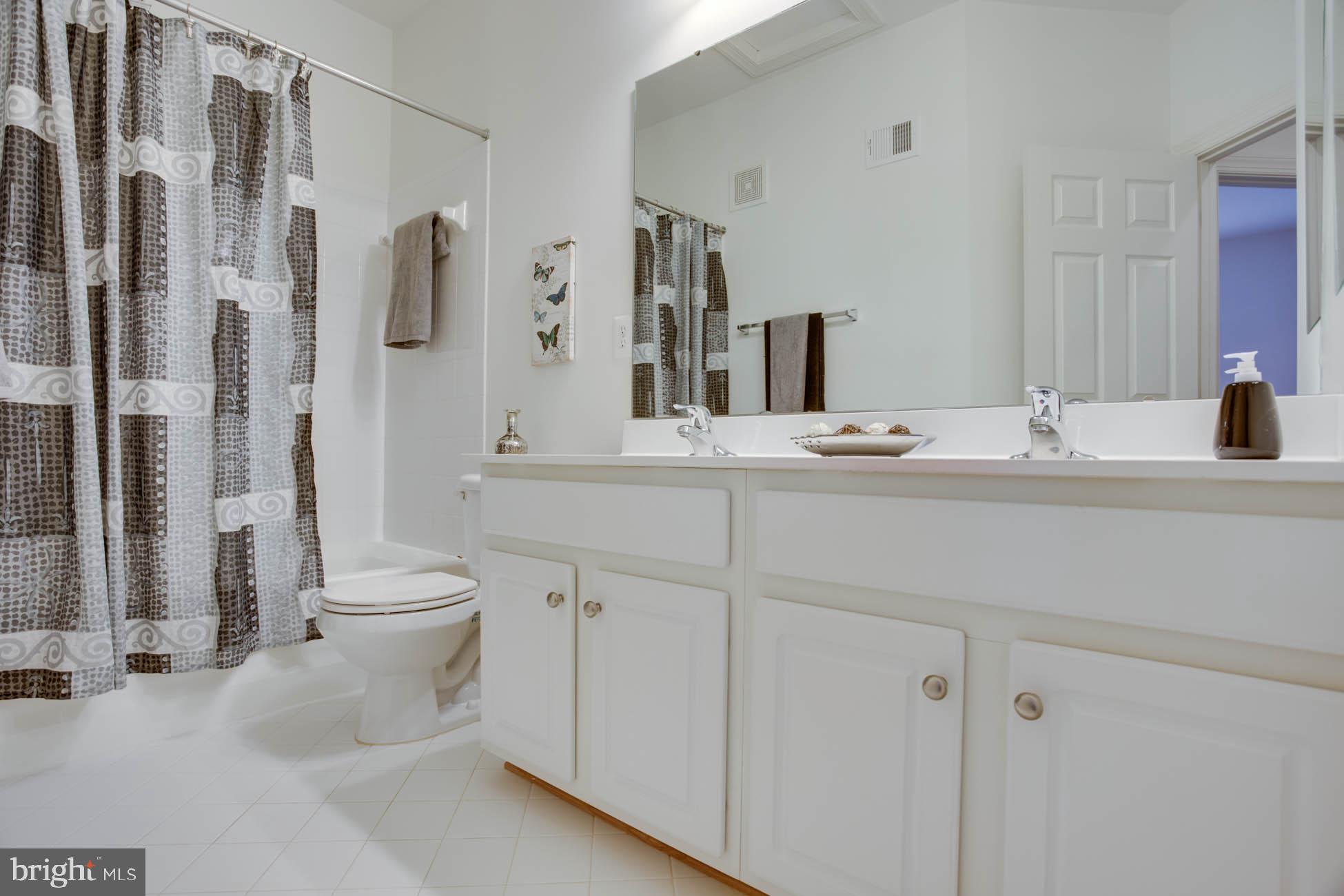 RESIDENCES AT SULLIVAN - Residential Lease