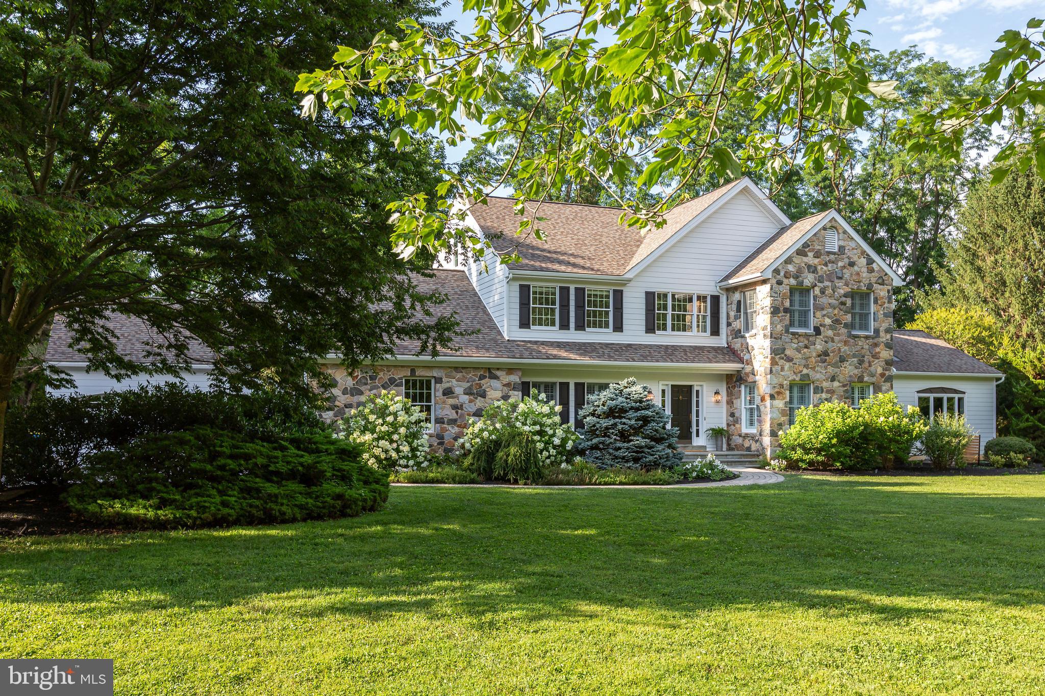 995 BANESWOOD DRIVE