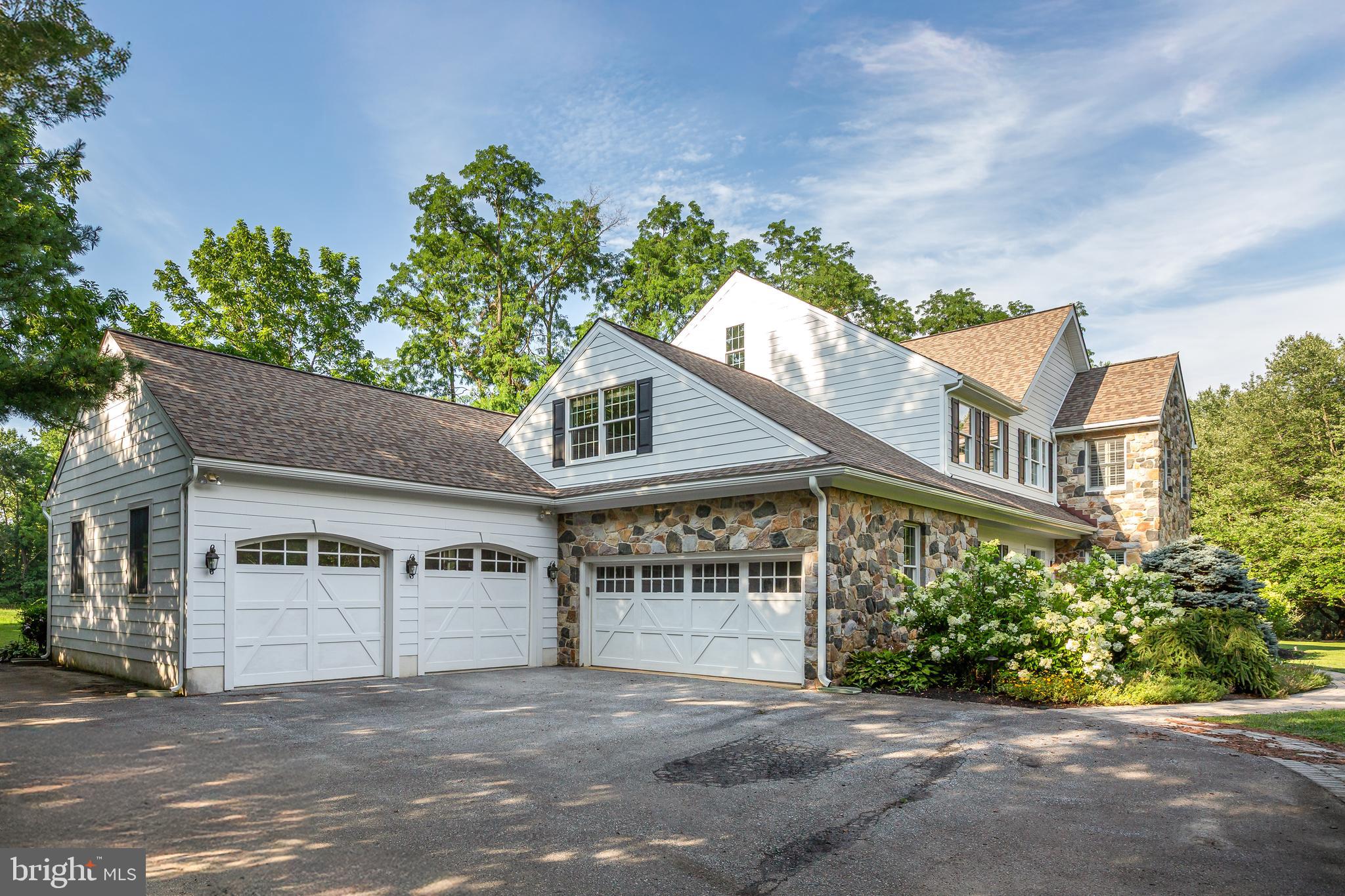 995 BANESWOOD DRIVE
