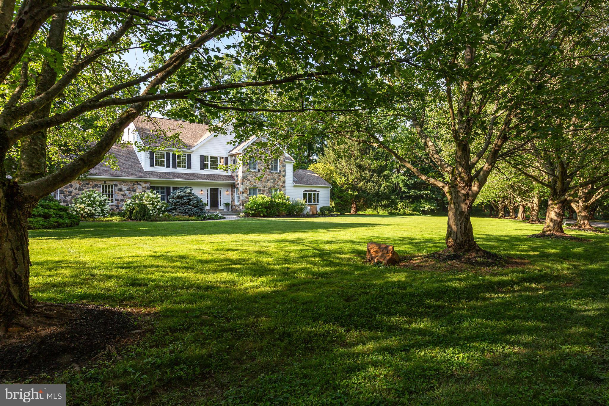 995 BANESWOOD DRIVE
