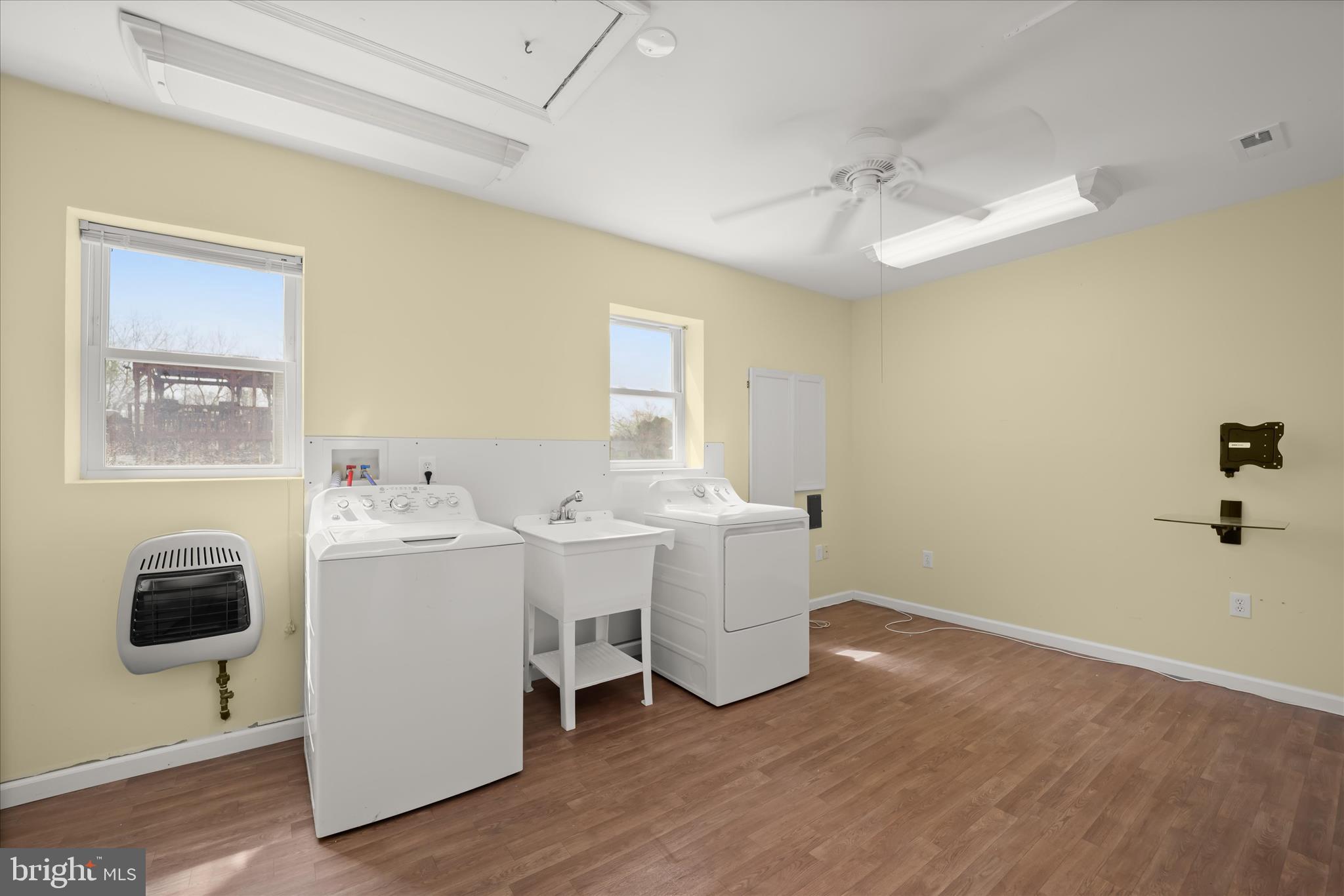 NEW CUT FARMS - Residential