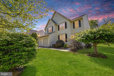 Homes For Sale - 305 Mcfarland Drive<br/> DOWNINGTOWN, PA 19335