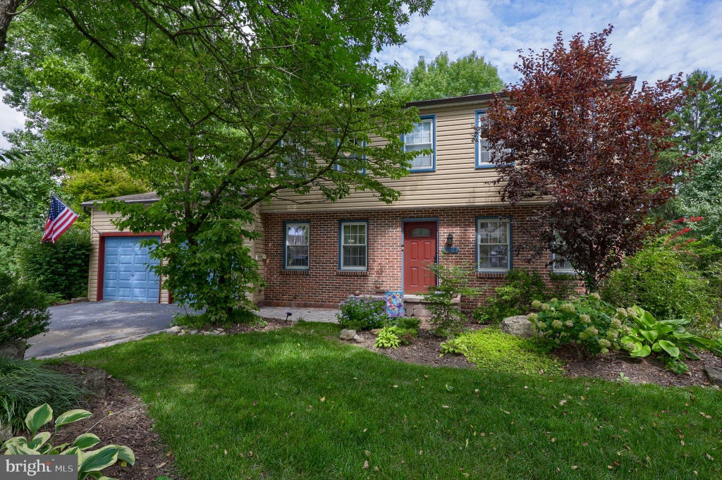 Photo of 3309 Caroline Dr, EAST PETERSBURG, PA 17520 (MLS # PALA2095224)