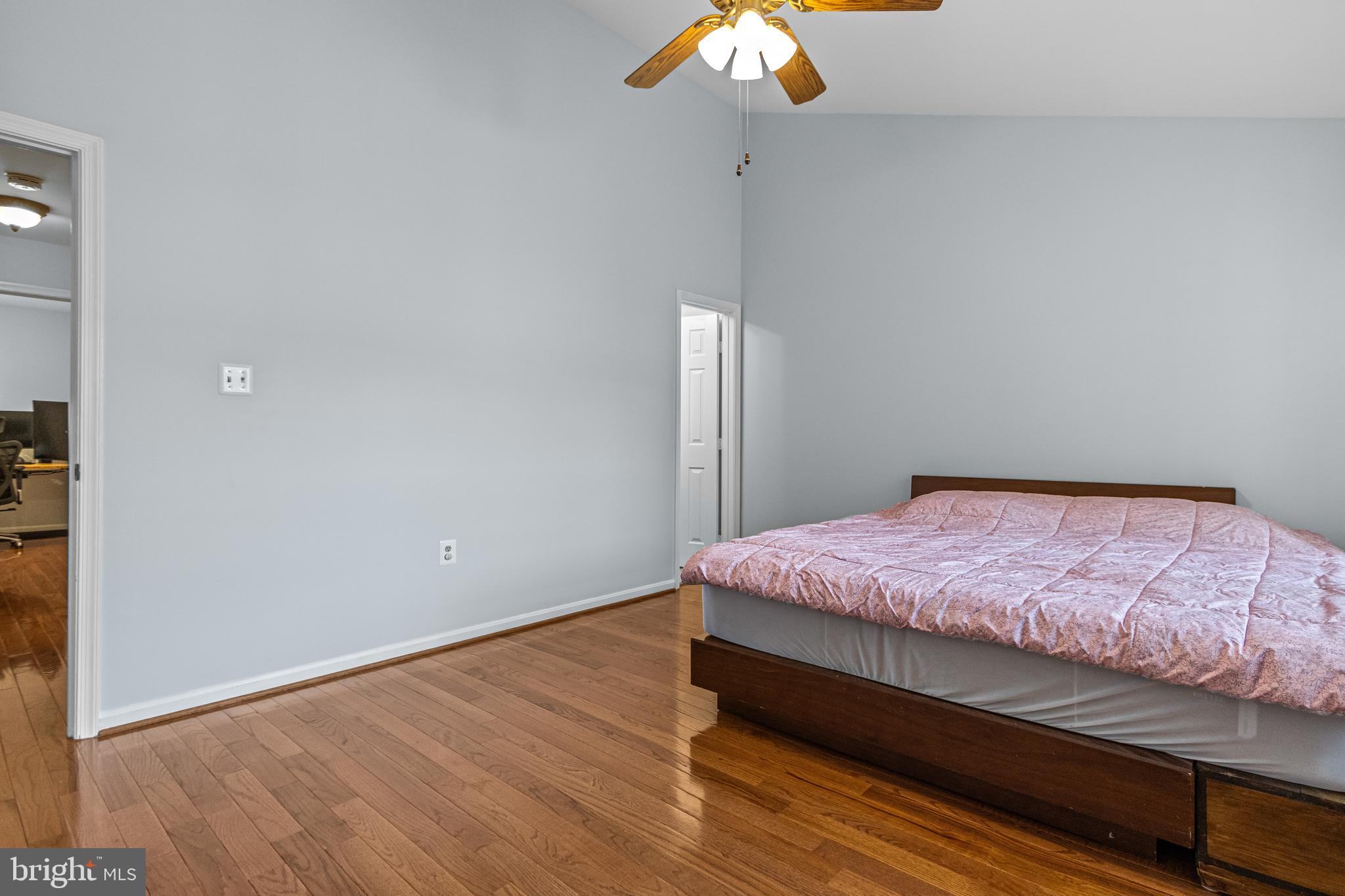 WOODED GLEN - Residential