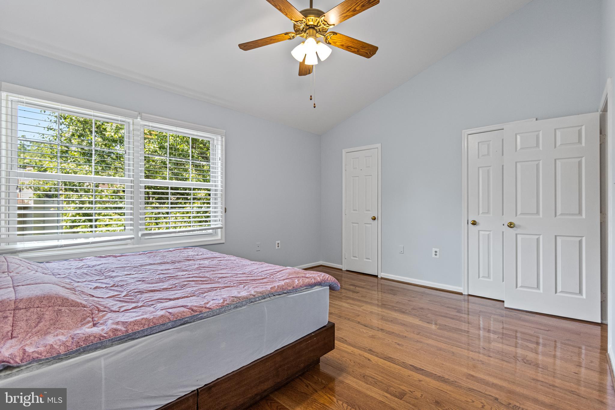 WOODED GLEN - Residential