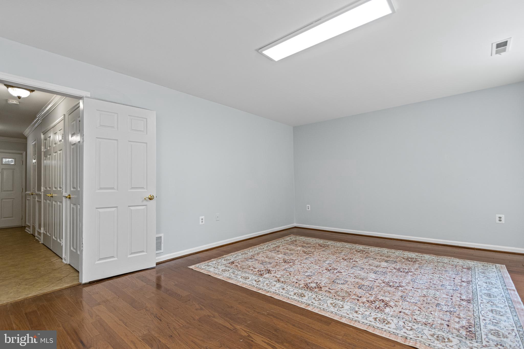 WOODED GLEN - Residential