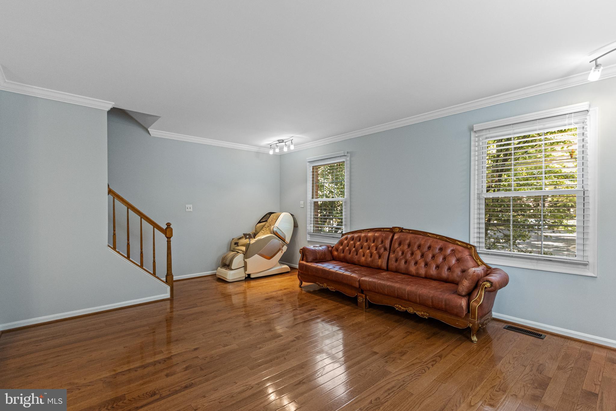 WOODED GLEN - Residential