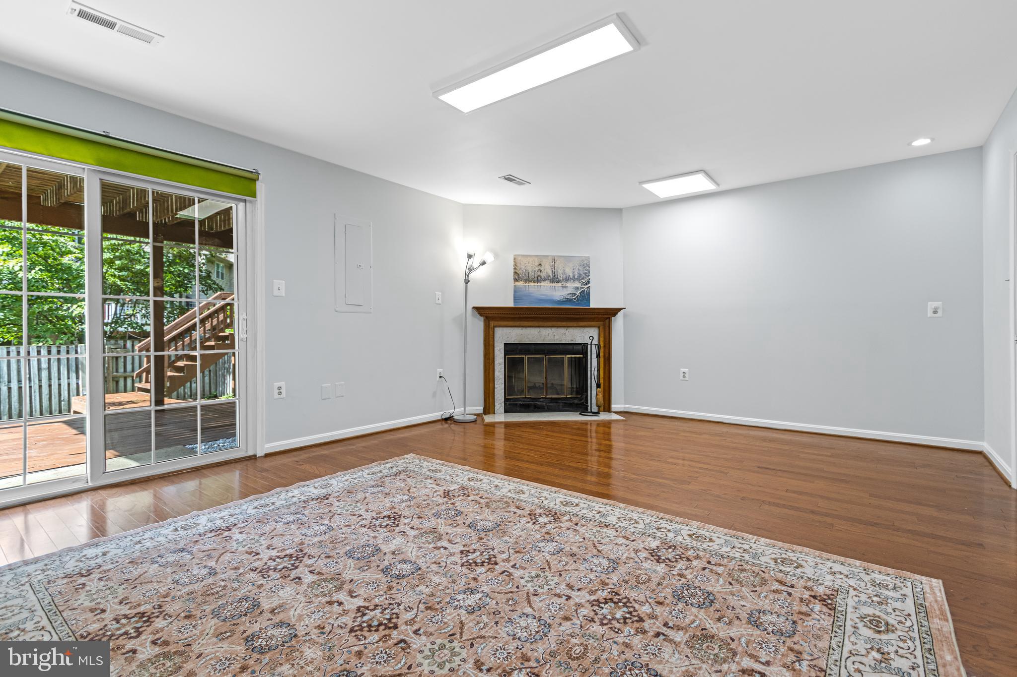 WOODED GLEN - Residential