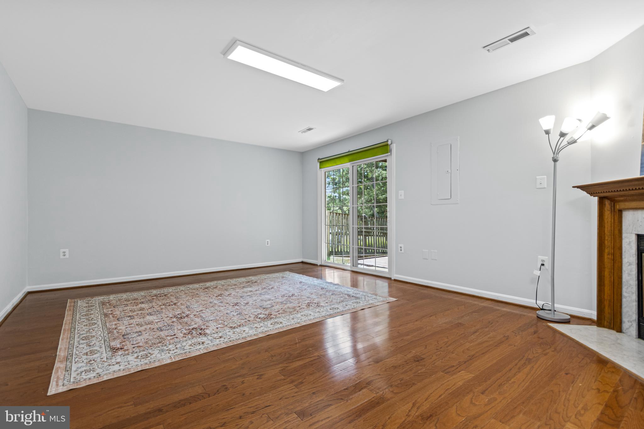 WOODED GLEN - Residential