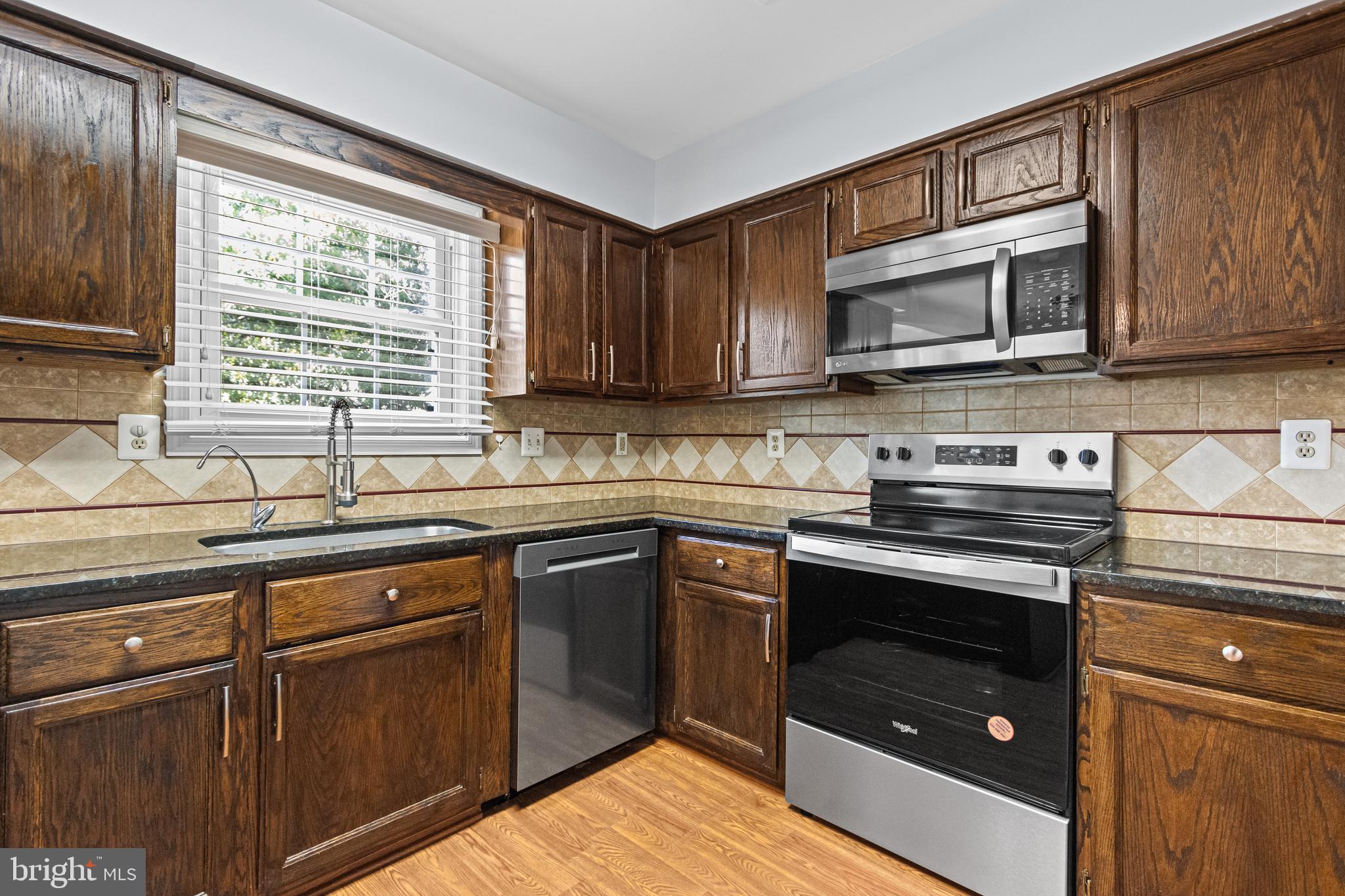 WOODED GLEN - Residential