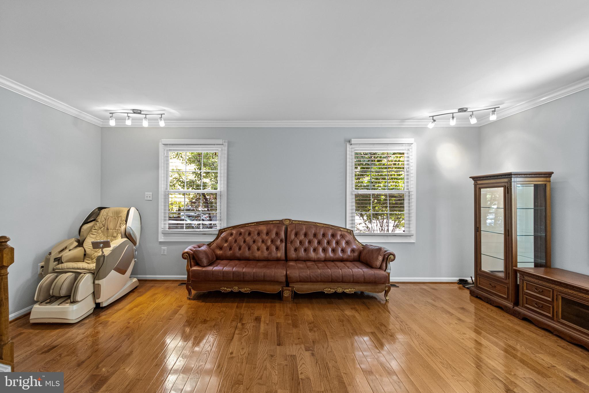 WOODED GLEN - Residential