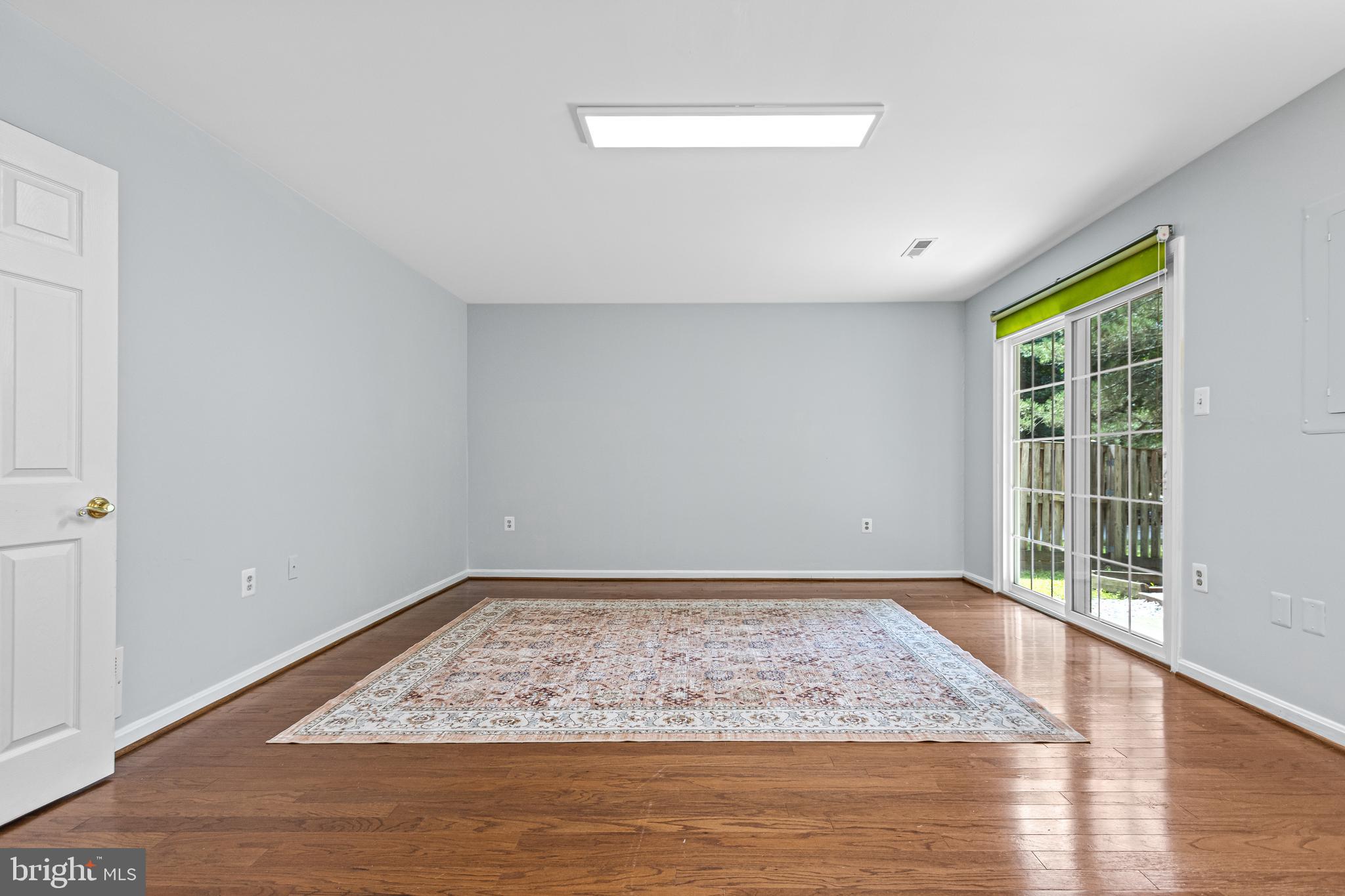 WOODED GLEN - Residential