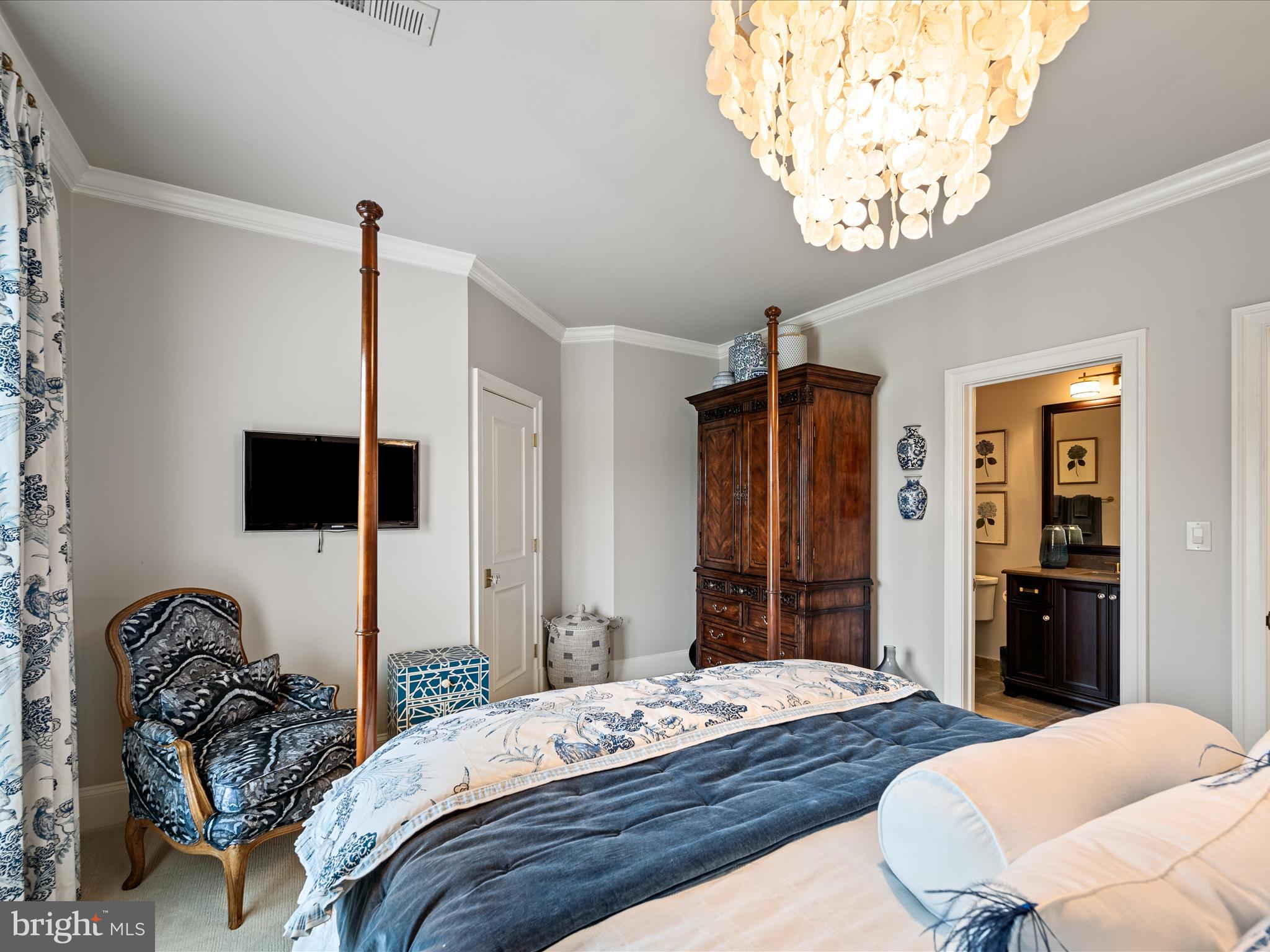 CREIGHTON FARMS - Residential