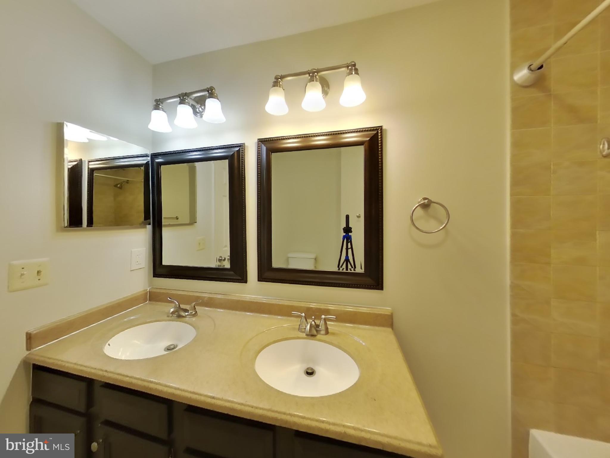 PARK RIDGE - Residential Lease