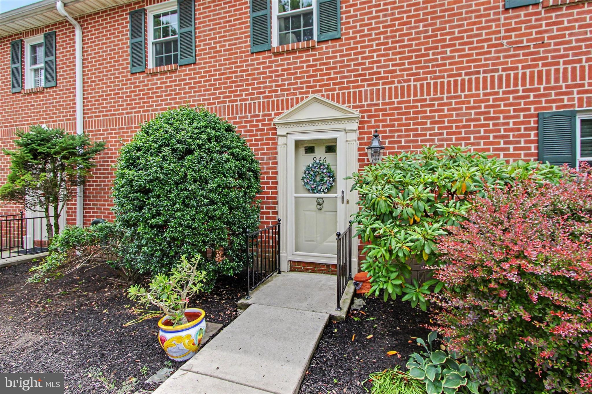 946 EAGLE LANE 946