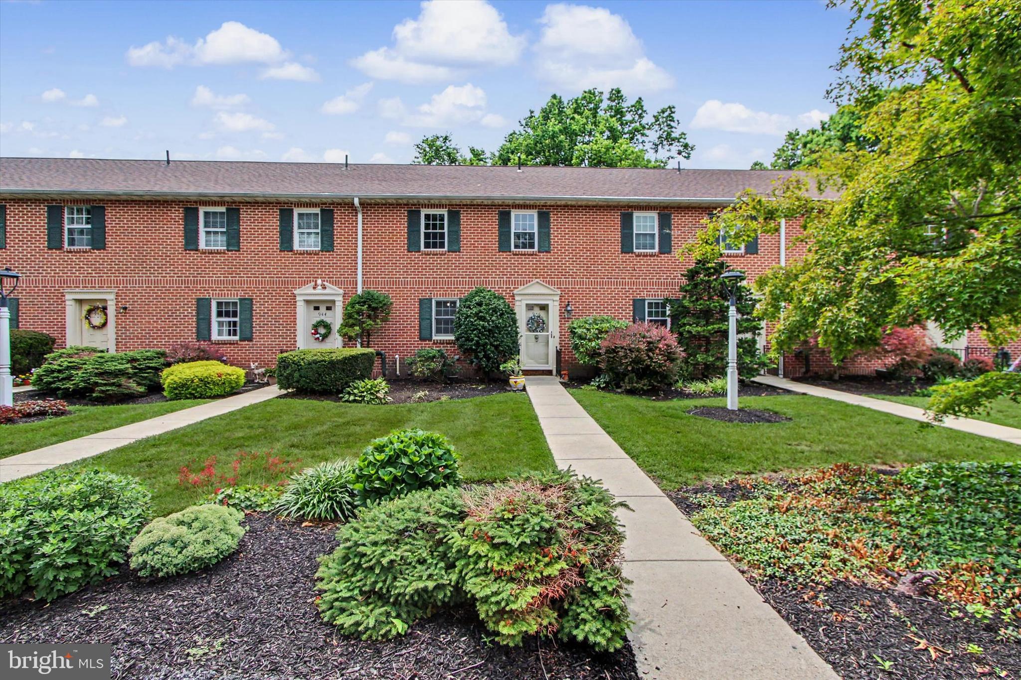 946 EAGLE LANE 946