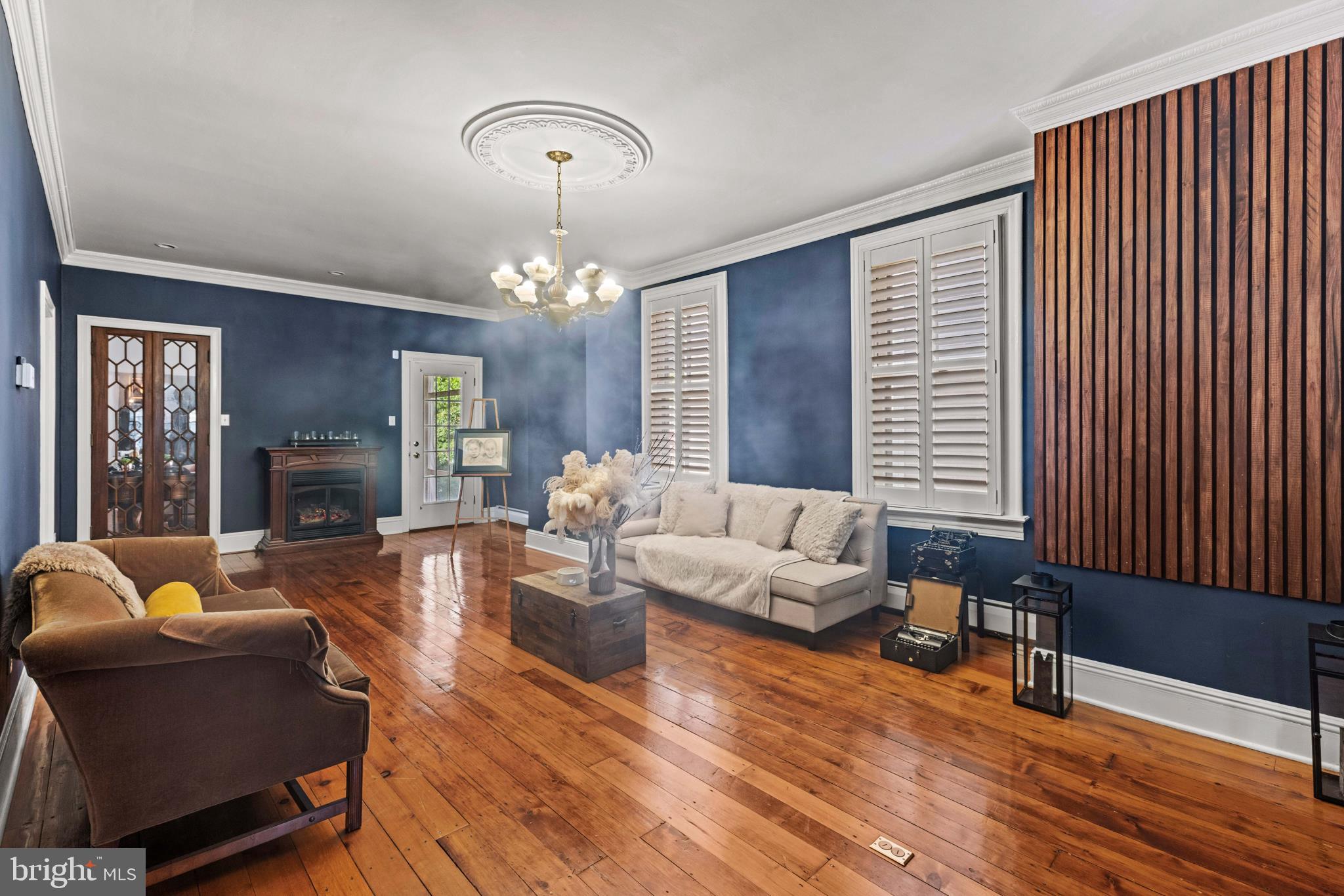 Photo 1 of 44 — 126 E UNION STREET, BURLINGTON, NJ 08016