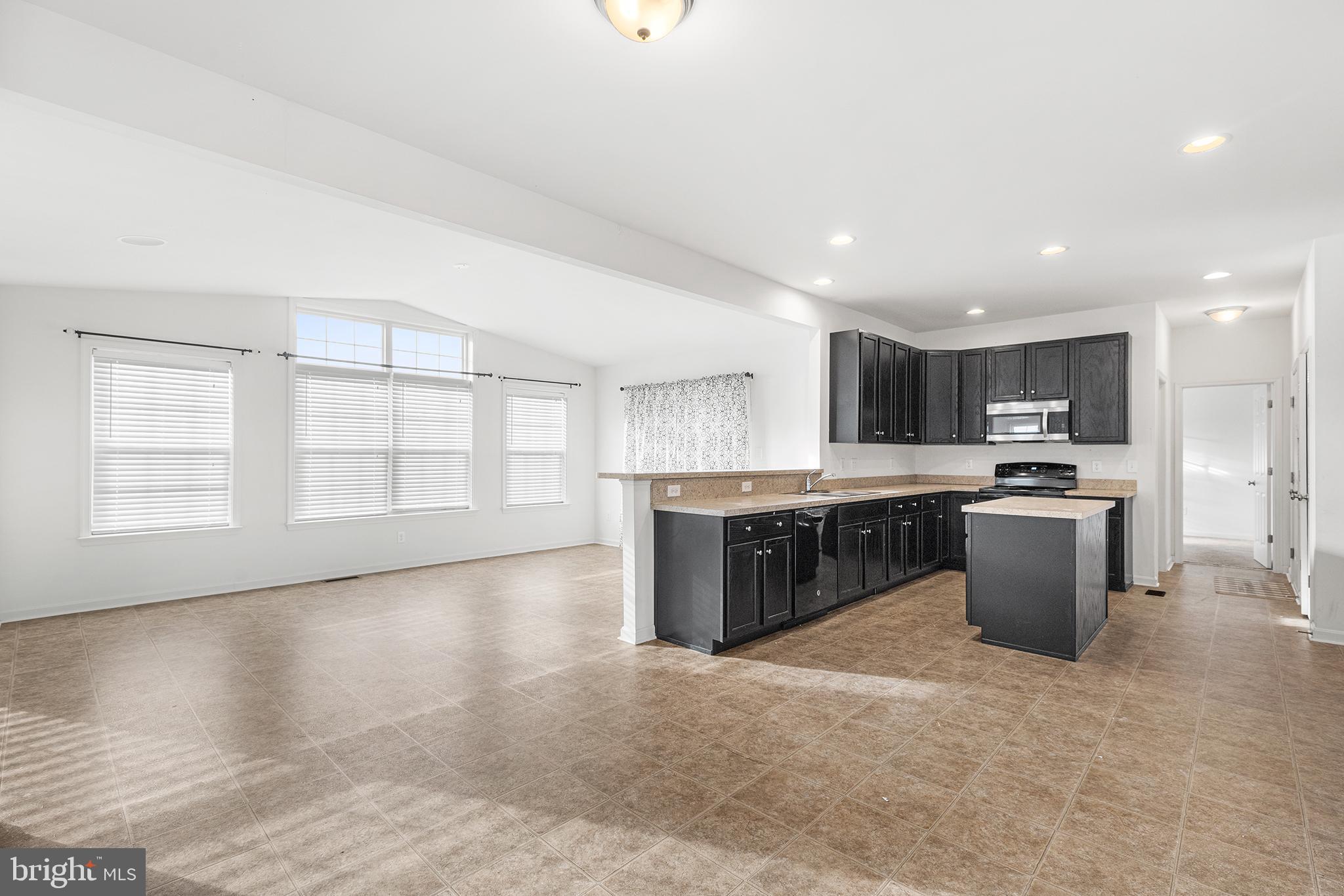 ESTATES AT ST ANNE - Residential