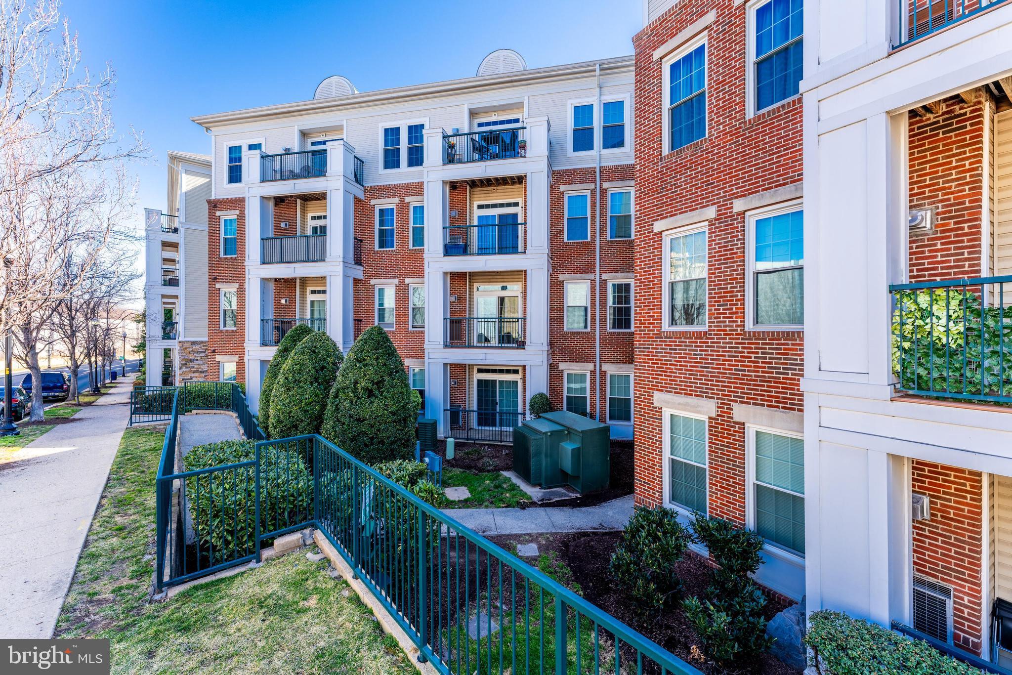 GROVE AT ARLINGTON - Residential