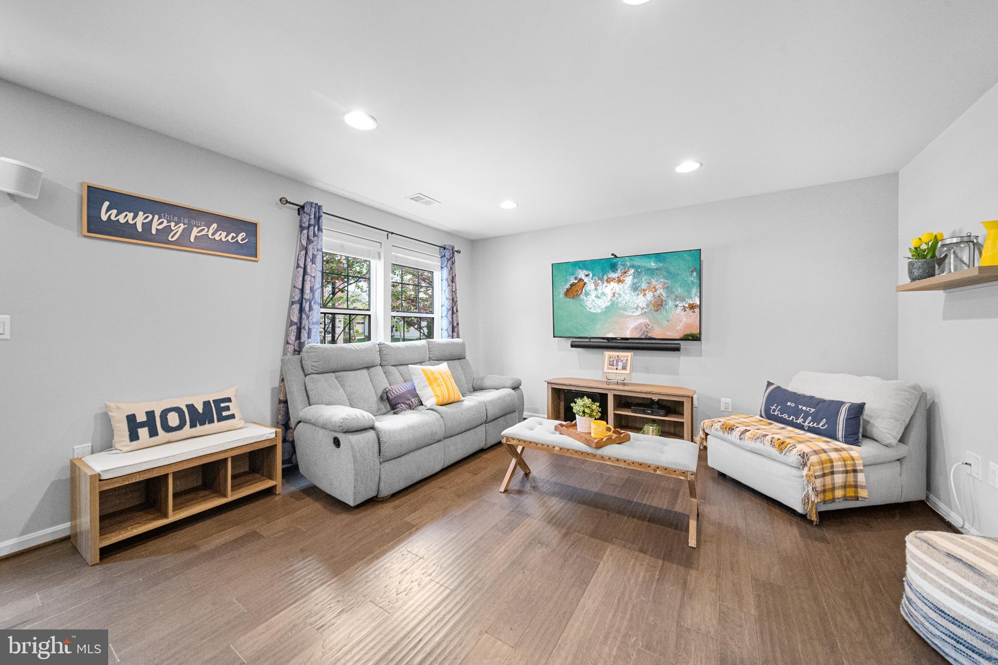 MADISON CRESCENT - Residential