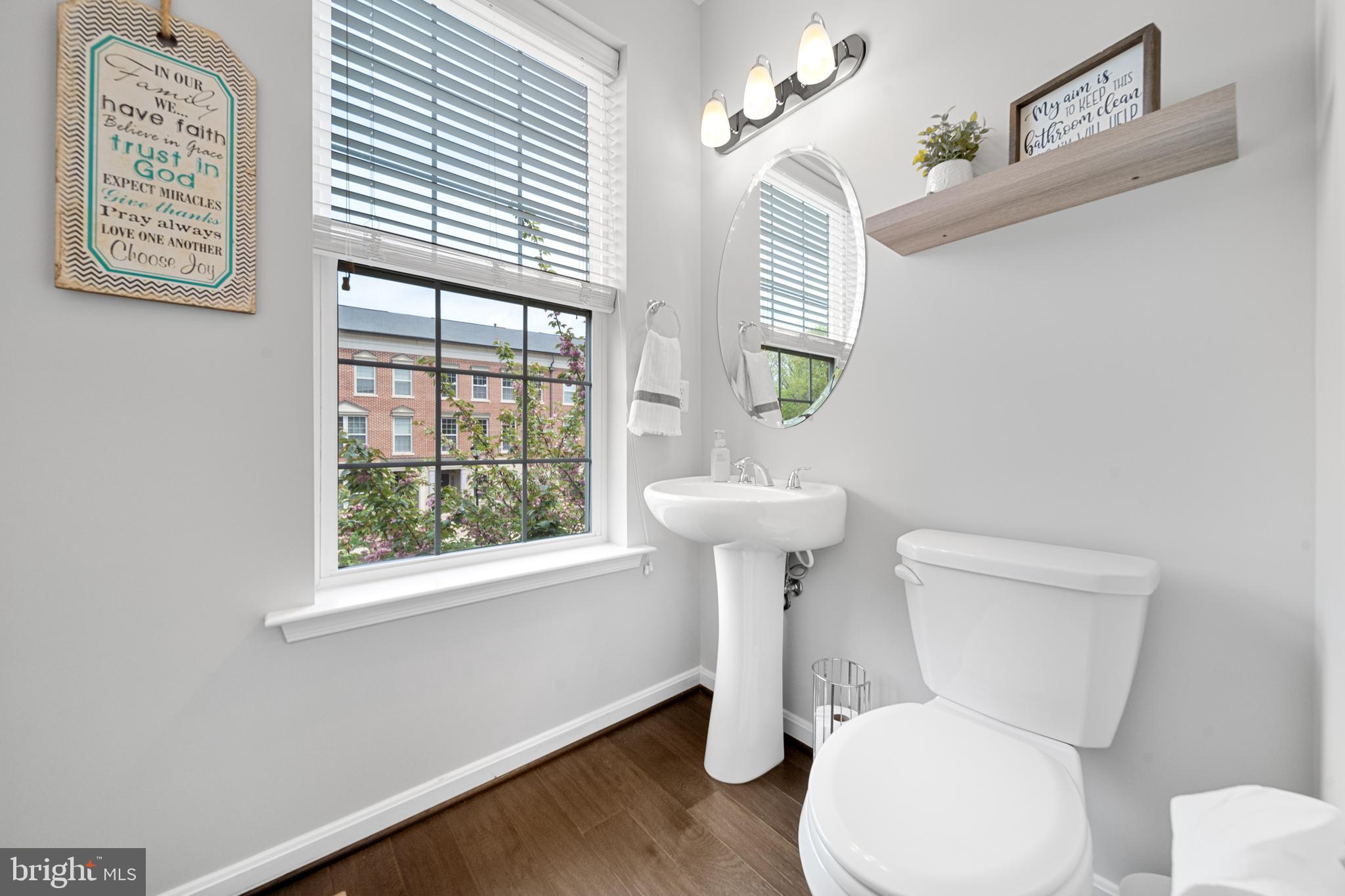 MADISON CRESCENT - Residential