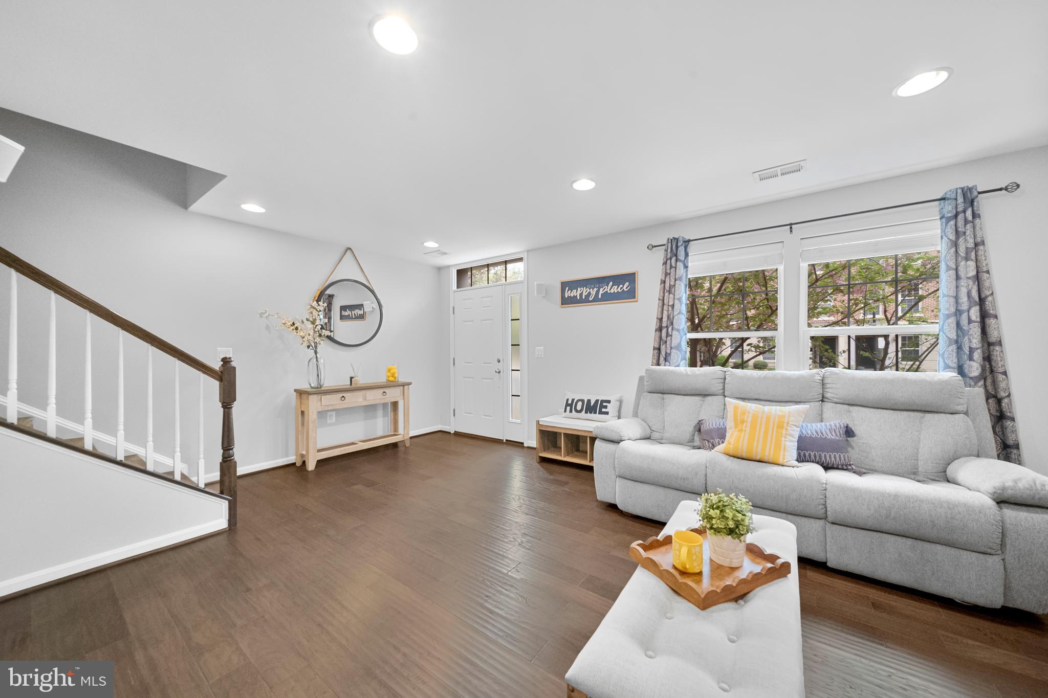 MADISON CRESCENT - Residential