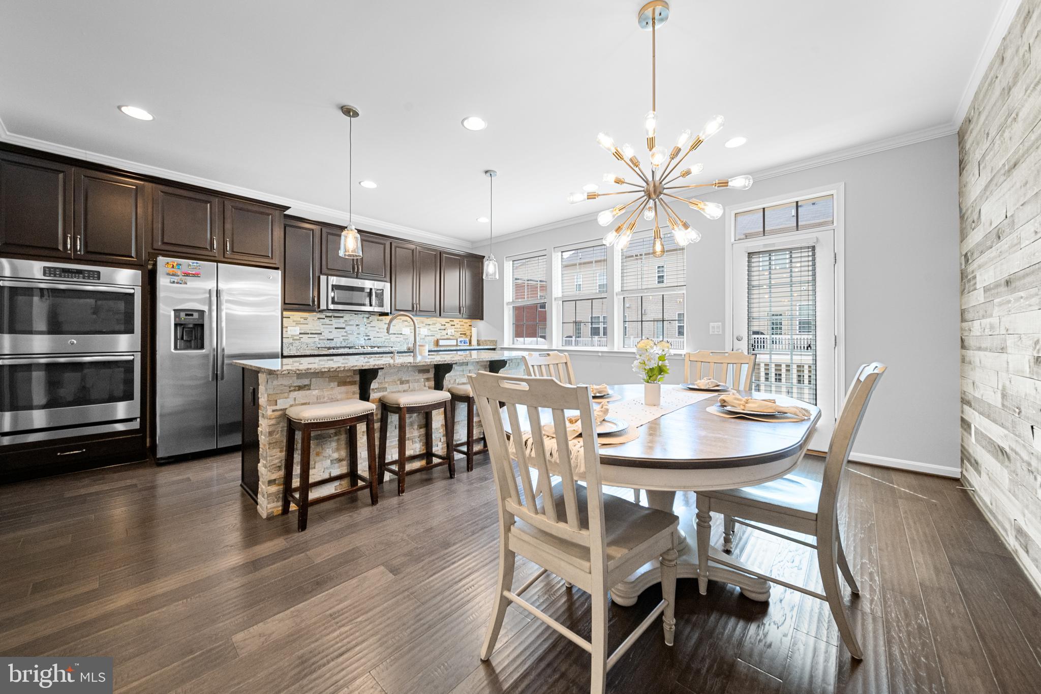 MADISON CRESCENT - Residential