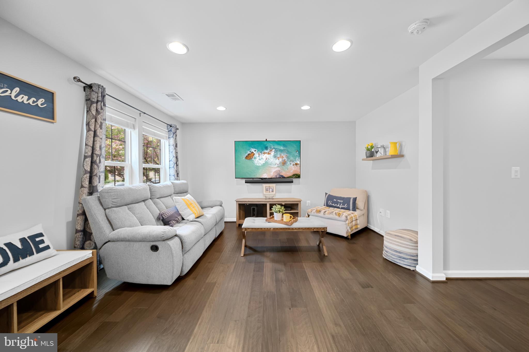 MADISON CRESCENT - Residential